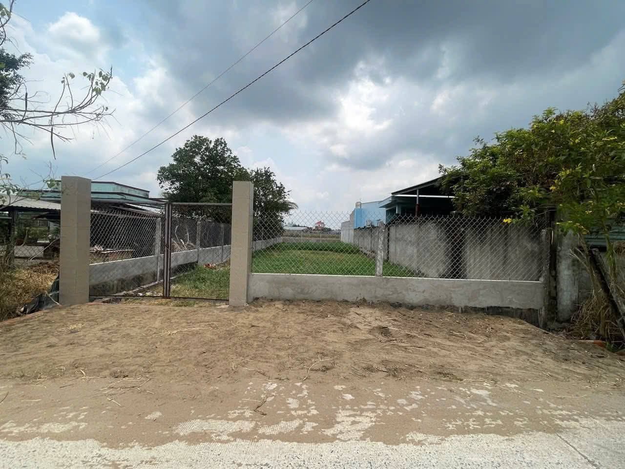 Bán đất 211m² có sẵn 210m² thổ cư ngang 4,5m giá 650 triệu tại Xã Hòa Khánh