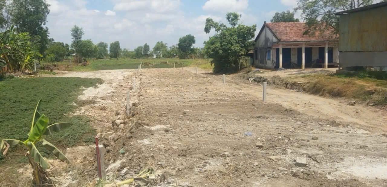 Bán đất 2417.1m² có sẵn 300m² thổ cư ngang 6m giá 1.6 tỷ tại Xã Hòa Khánh
