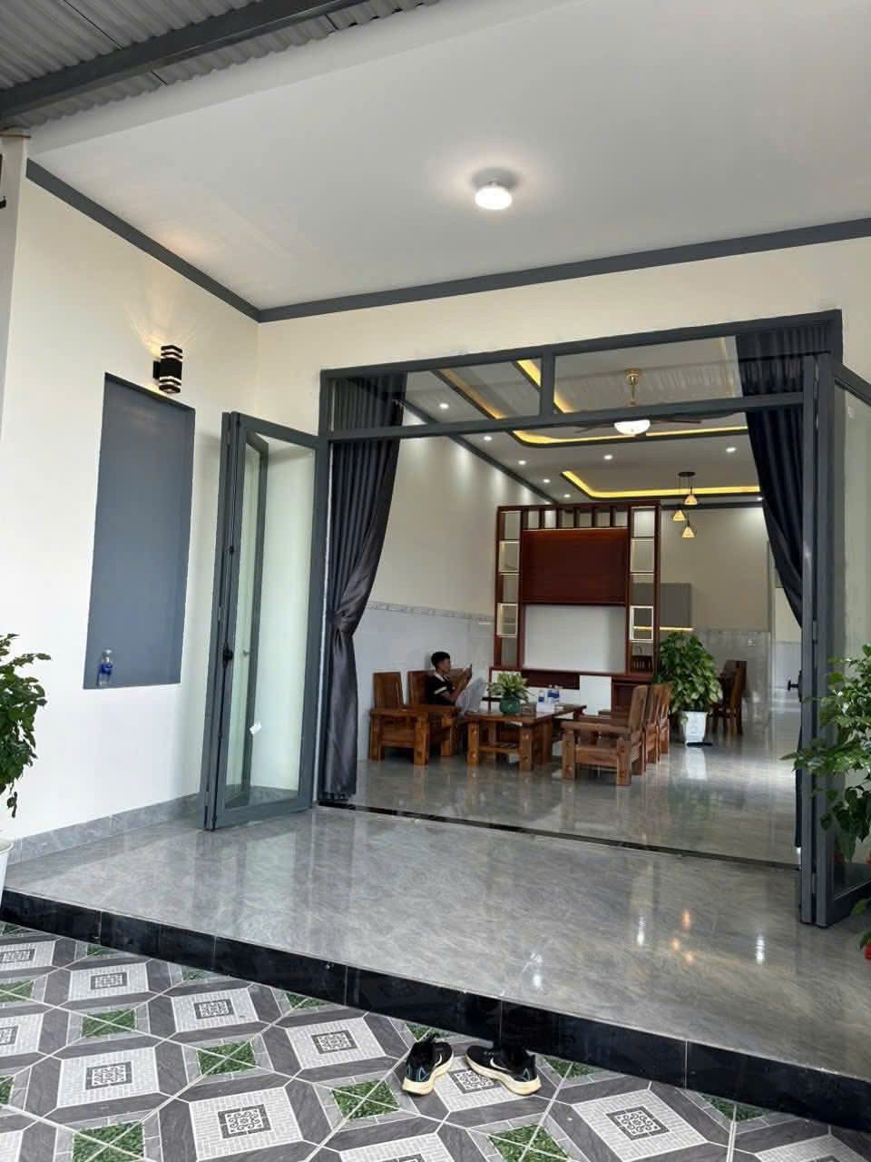 🔥 CHỦ GỬI BÁN NHÀ MỚI – GẦN CHỢ ĐOÀN KẾT – GIÁ TỐT 🔥
📐 Diện tích: 4,8m x 52m
🌅 Hướng: Đông Bắc
💰 Giá bán: 1 tỷ 980 triệu, có thương lượng