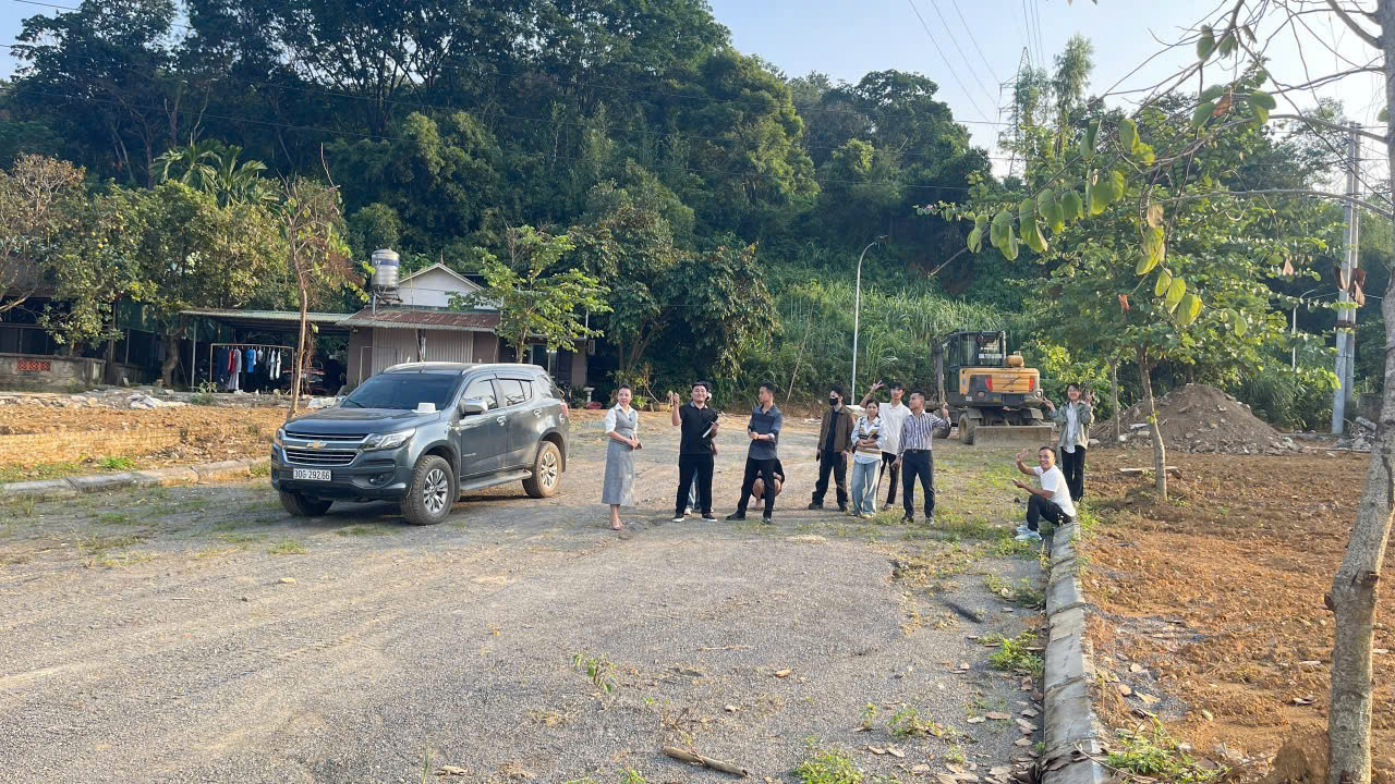 Lô đất nằm trên tuyến đường kết nối Lương Sơn - Hòa Sơn - Hòa Lạc 32m, Tiếp giáp với ĐH PCCC và ĐH Lâm Nghiệp Xuân Mai