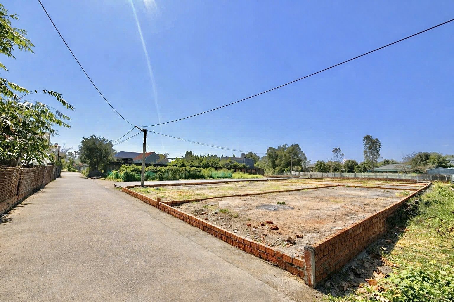 Bán lô kề góc, 120m2, full thổ cư, đường trục chính nối dài, Hoà Tiến cũ