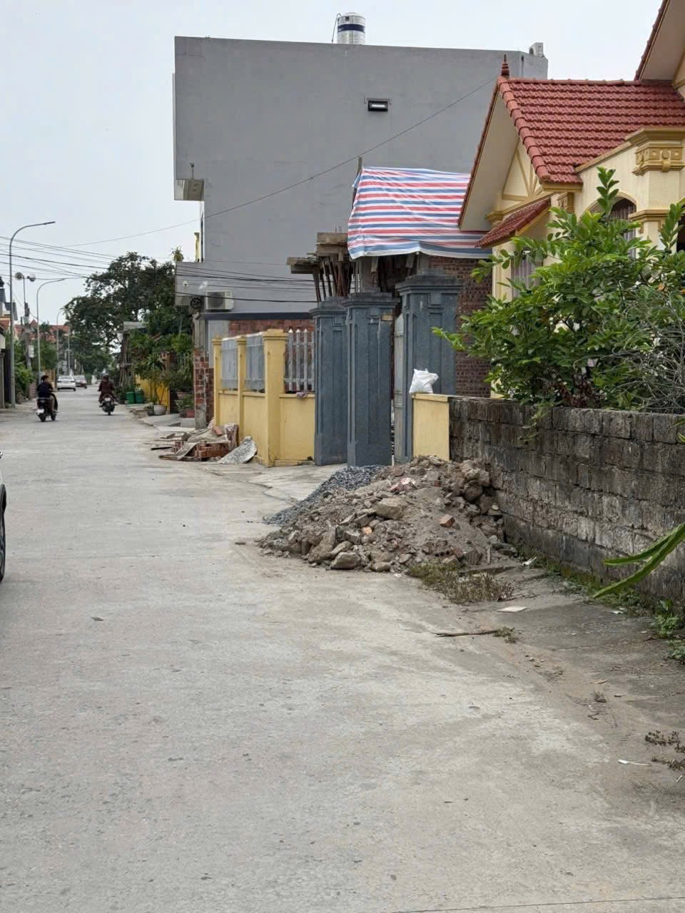 Bán Đất 100m2 tại Hoàng Động giá 2 tỉ 2xx , đường rộng 6m thông các ngả.l/h:076.231.9990 e Thuý