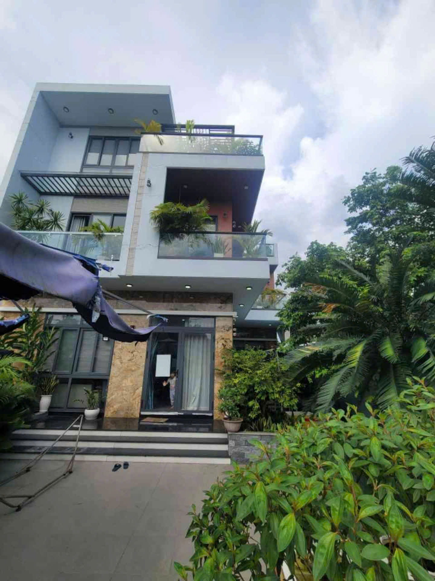 BIỆT THỰ SÂN VƯỜN 313M2 - CHỢ XUÂN THỚI THƯỢNG - FULL NỘI THẤT - 8TỶ960TR LH:0369571337.