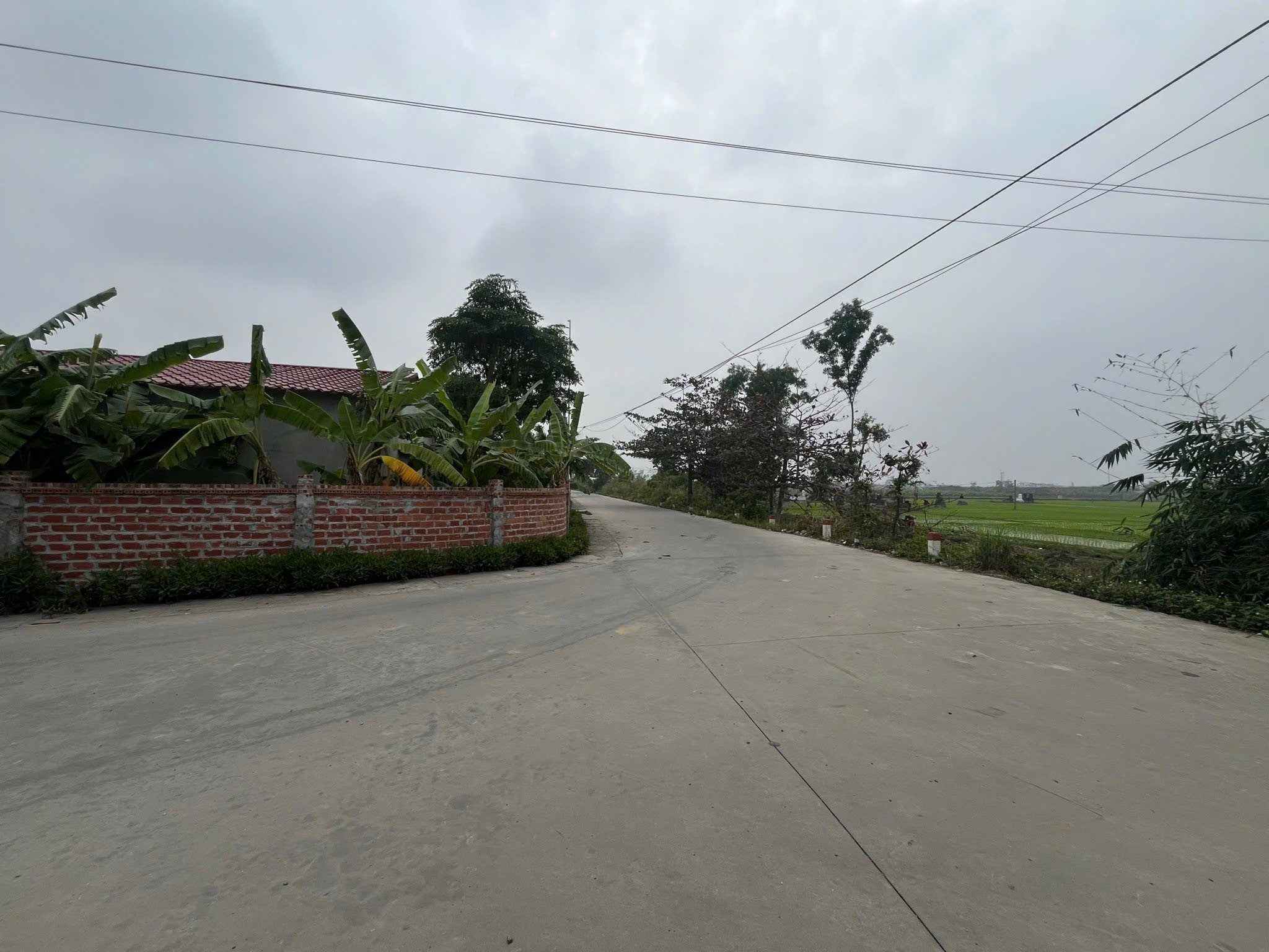 🆘 🆘🆘 A zai cần tiền gửi bán lô đất  60m2 mặt đường Hợp Thành.l/h;076.231.9990 em Thúy 
🚗🚗🚗Đường 2 oto tránh nhau xung quanh dân cư đông đúc giàu có
🏫🏫🏫 Bán kính 200m2 trường chợ ko thiếu thứ gì
❤ ❤❤ Ở hay đầu tư đều quá hợp lý
💵 💵💵 Giá chỉ 9xxtr