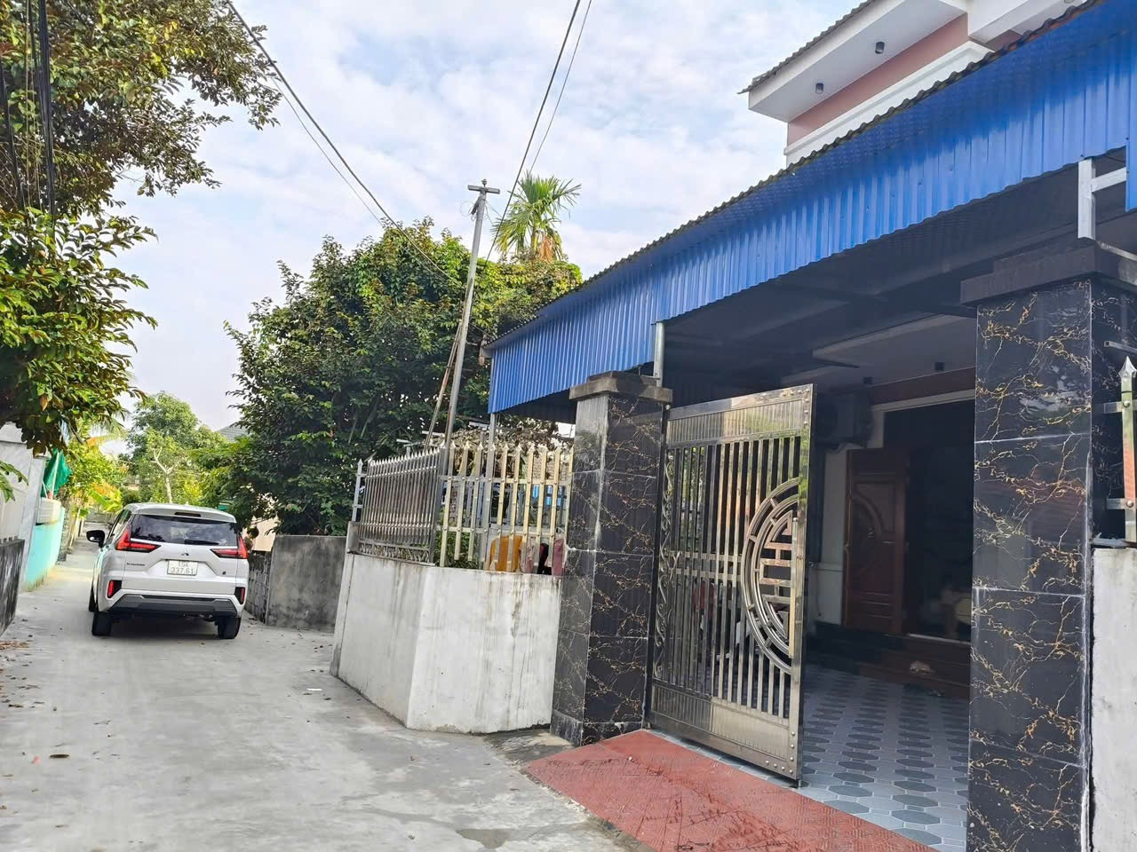 Chủ  tiền bán cắt lỗ lô đất đẹp ko chút lỗi lầm nhỏ tại thôn 11 cũ hợp thành.l/h:076.231.9990 em Thuý
 Nay thuộc tdp6 7 phường Lê ích mộc 
Dt 100 m. Mặt tiền rộng 5m 
Khu dân cư đông đúc toàn nhà cao tầng 
Đường thông ôtô 7 chỗ. Cách trục đường trải n