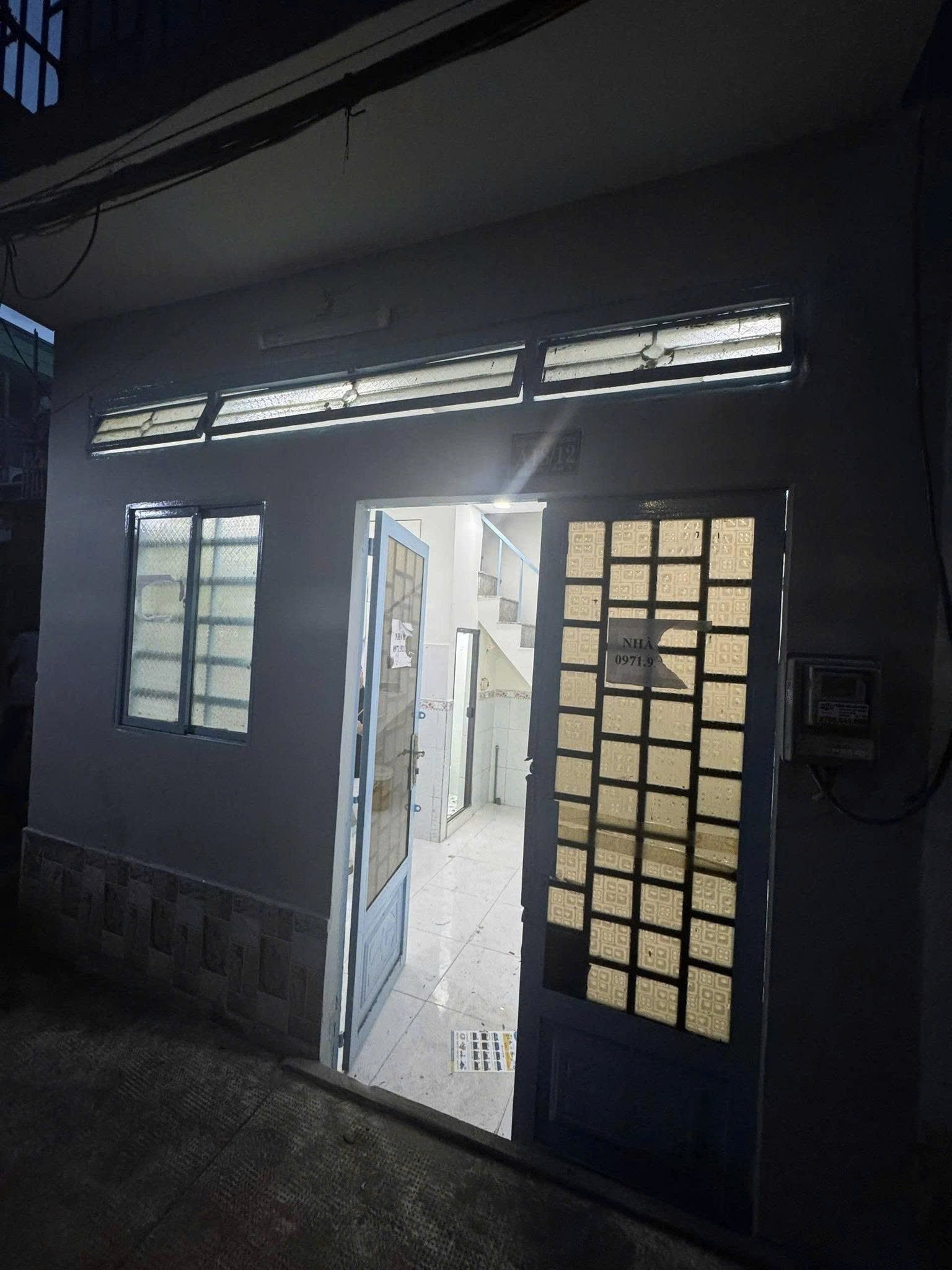 Bán Nhà gần Chợ Hưng Long giá mềm
