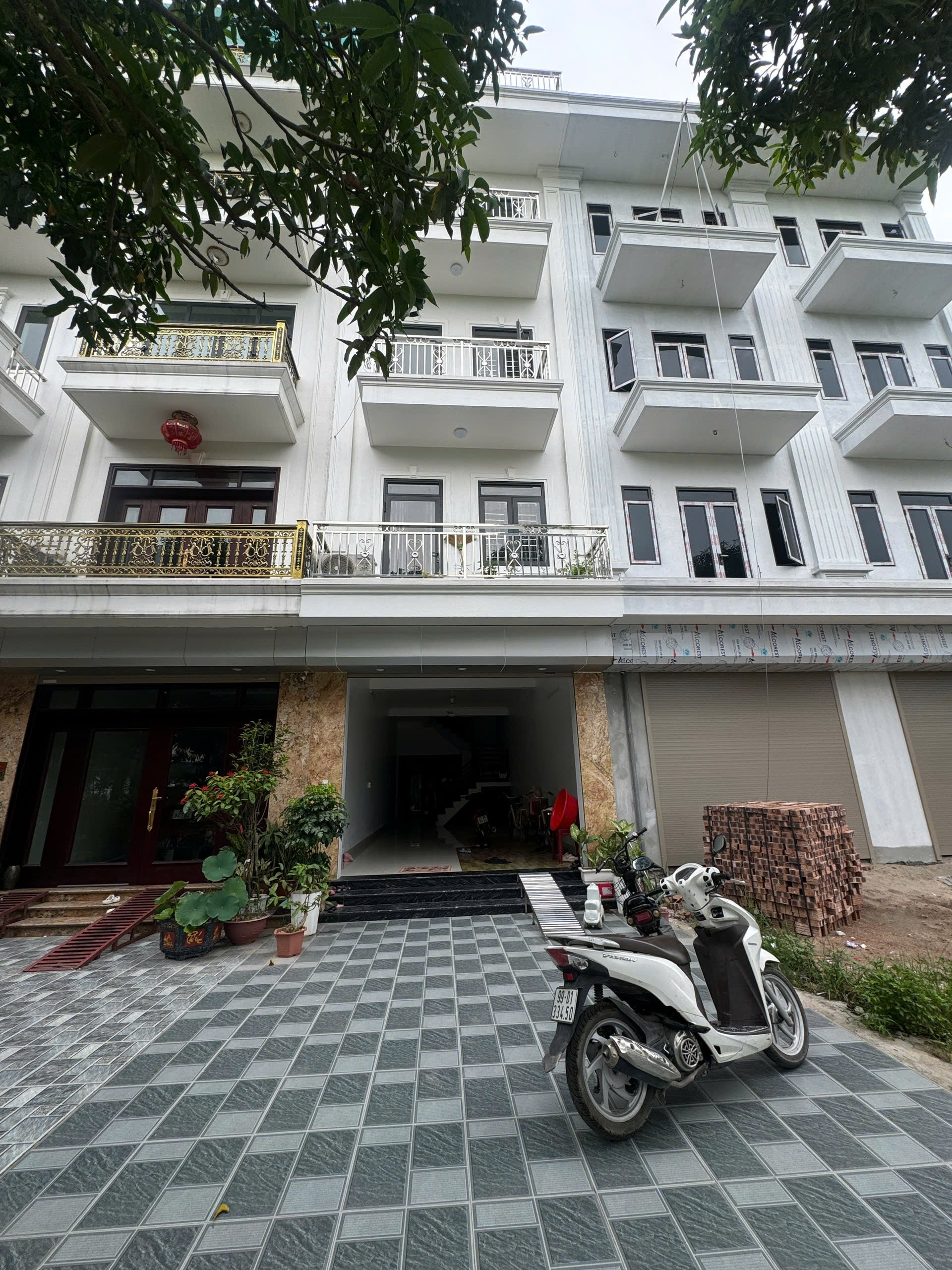 BẠN GẤP NHÀ KĐT PHÚ ĐIỀN - HƯƠNG MẠC- TỪ SƠN- VỈA HÈ OTO TRÁNH KINH DOANH ĐA DẠNG