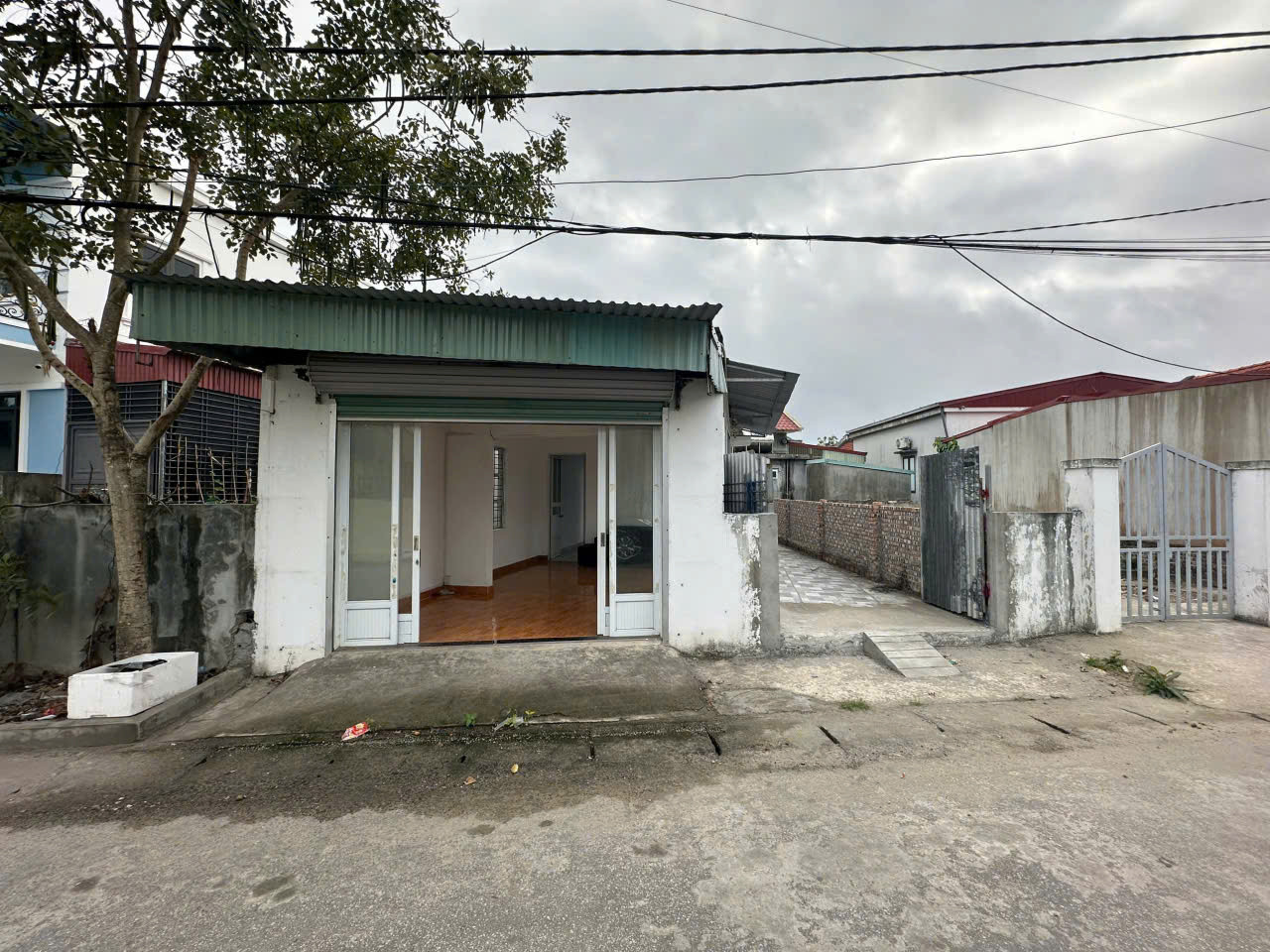 3KT71.6💥 CHUYỂN NHƯỢNG ĐẤT TẶNG NHÀ CẤP 4 MẶT ĐƯỜNG KIM ĐỚI 1 - HỮU BẰNG