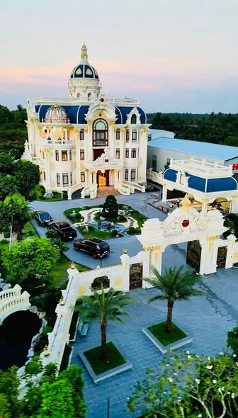 BÁN SIÊU PHẨM BIỆT THỰ PHONG CÁCH CHÂU ÂU ĐẲNG CẤP – MẶT TIỀN TẠI BẾN TRE