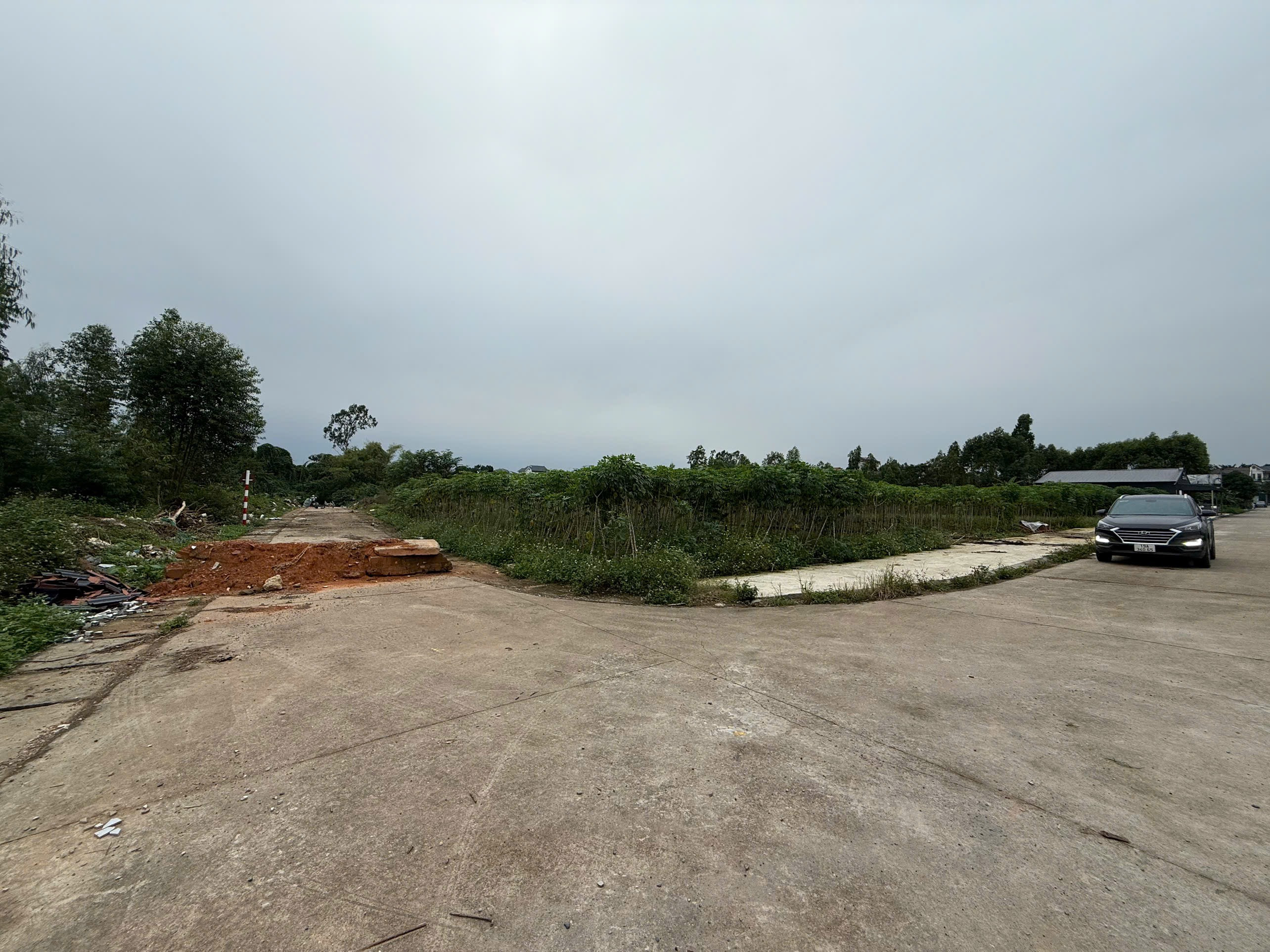Bán đất 2MT 300m² ngang 15m giá 4.3 tỷ Xã Hy Cương