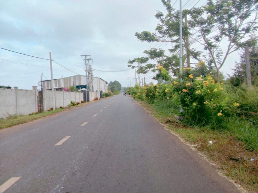 Bán đất thổ cư nhựa. Đường Kim long _ quãng Thành có 100m thổ cư
