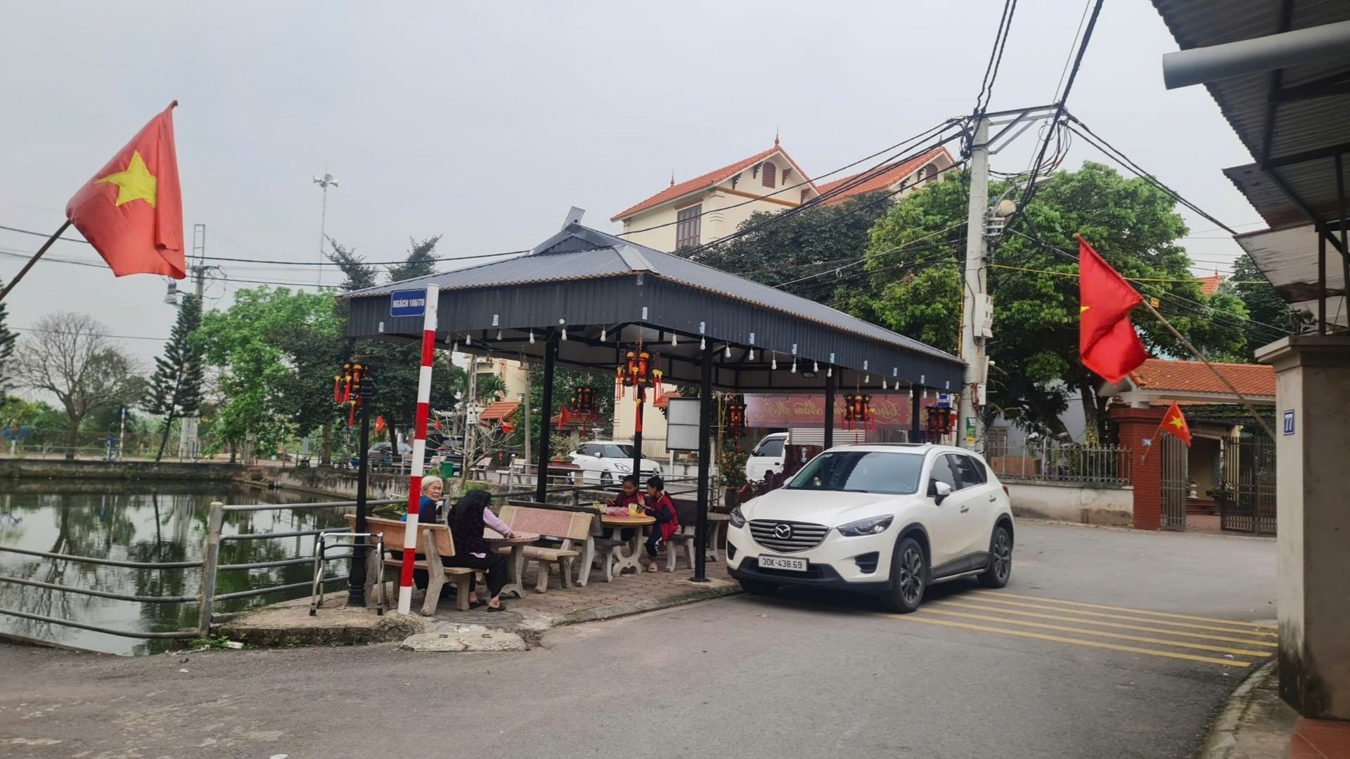 🔥🔥SIÊU RẺ - HIẾM –NHỈNH 4TỶ.     NGÕ Ô TÔ ĐỖ- SẴN NHÀ CẤP 4 CHỈ VIỆC Ở. 👍THUẬN AN  GIA LÂM GẦN OTO. 

✅khu vực dân cư đông đúc, gần trường học các cấp,  Ủy Ban xã. Trạm y tế ở đầu ngõ, Học Viện tòa Án. 
Đại Học Dệt May. Chợ keo ... Ql17 đi đâu cũng tiệ