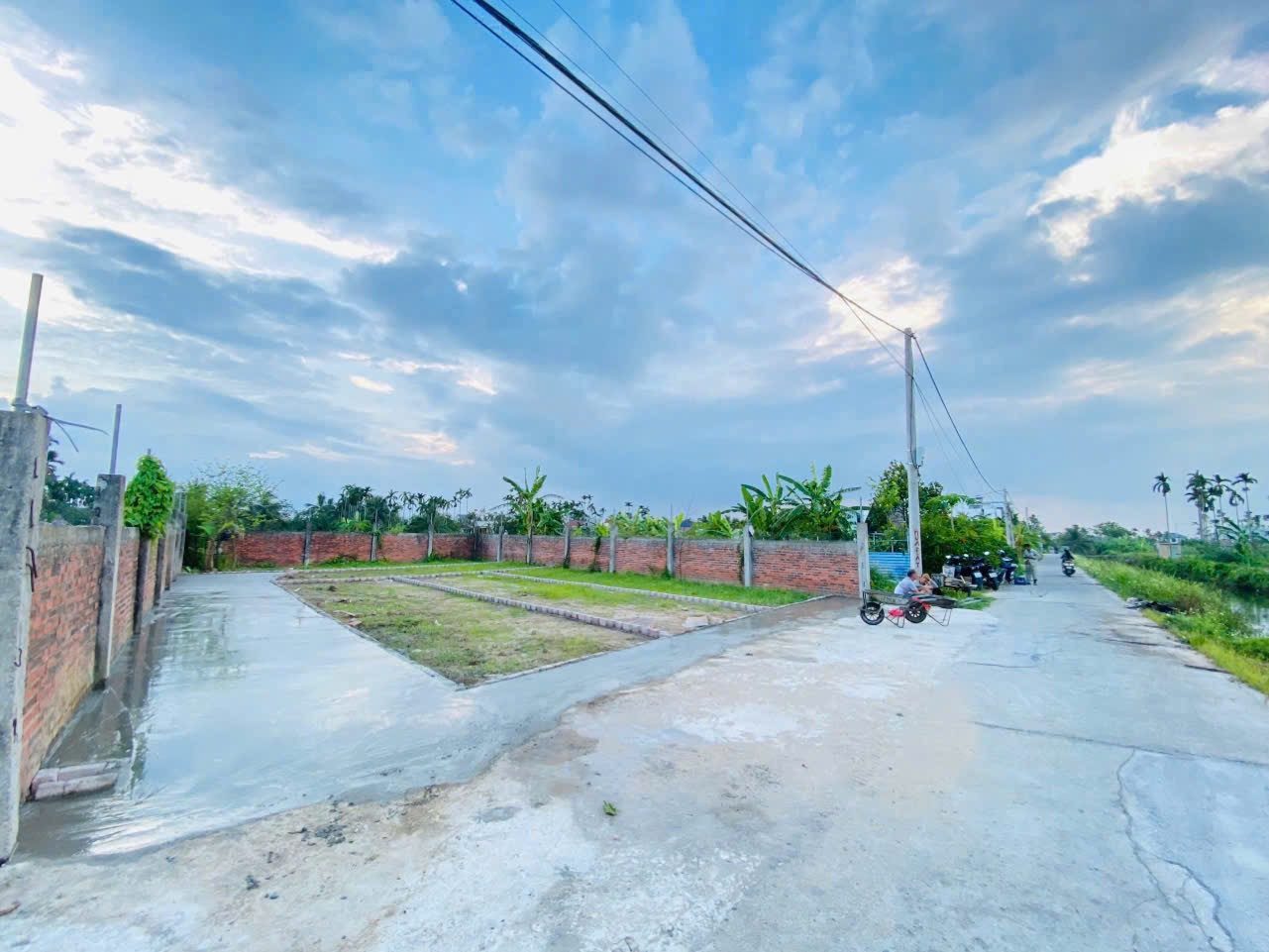 Bán Đất 61.5m2 giá 1.69 tỷ tại - Lâm Động Huyện đường thôn thông  . L/h:076.231.9990 e Thúy