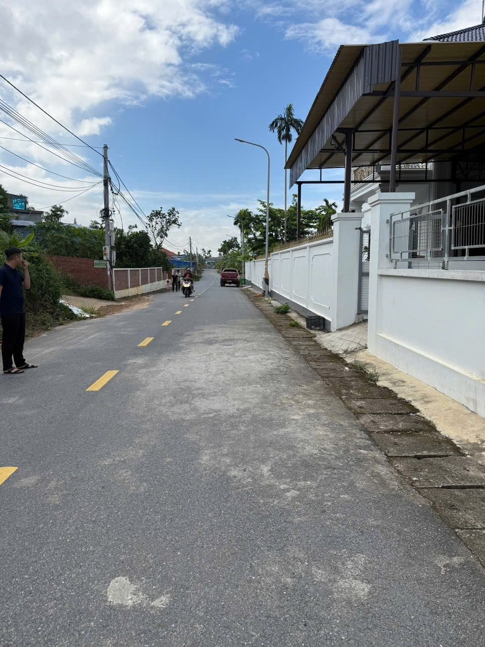 ☘️☘️☘️ Chủ cần bán lô đất diện tích 100m2 + 80m2 lưu không.l/h;076.231.9990 em Thuý
 mặt đường trải nhựa rộng 9m tại Liên Khê - phường Lưu Kiếm giá chỉ 1tỷxxxx