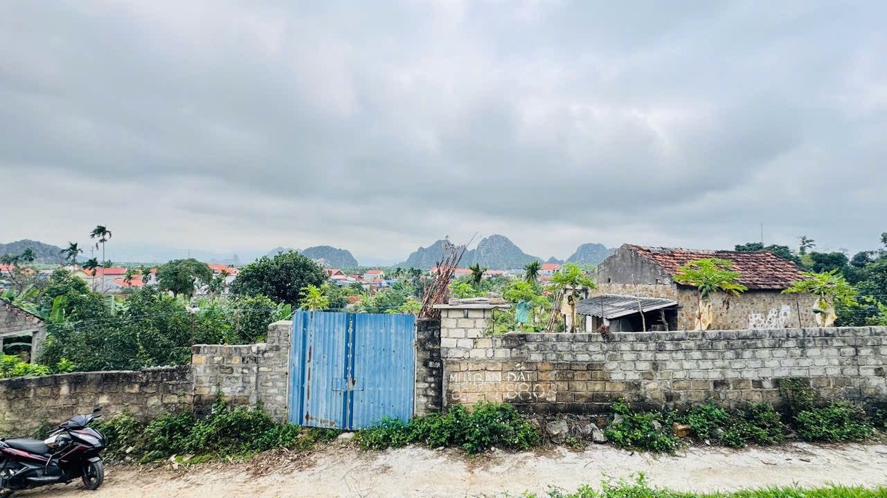 Bán Đất 10.8m2 giá 390 triệu tại - Liên Khê  vị trí gần chợ .  lh:076.231.9990 E Thúy