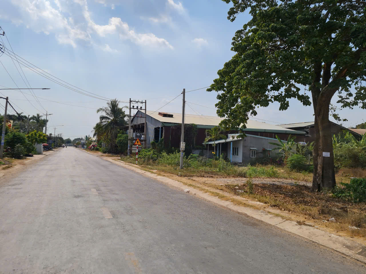 Cần bán gấp lô đất cực đẹp mặt tiền đường ĐT 821, xã Lộc Giang, huyện Đức Hòa, tỉnh Long An