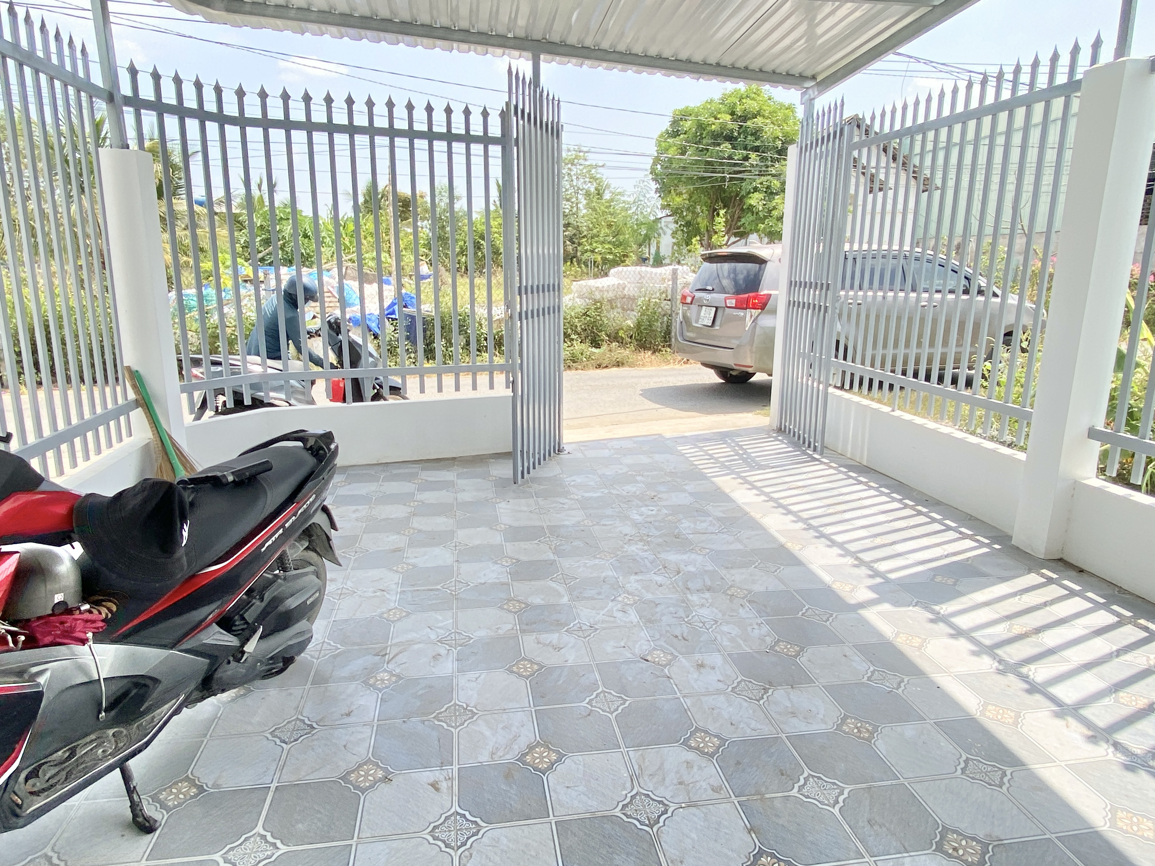 Nhà cấp 4 xây mới - căn góc 2MT đường Liên ấp DT 103.5m² Thổ cư, Giá 2.65 tỷ - xã Long Cang