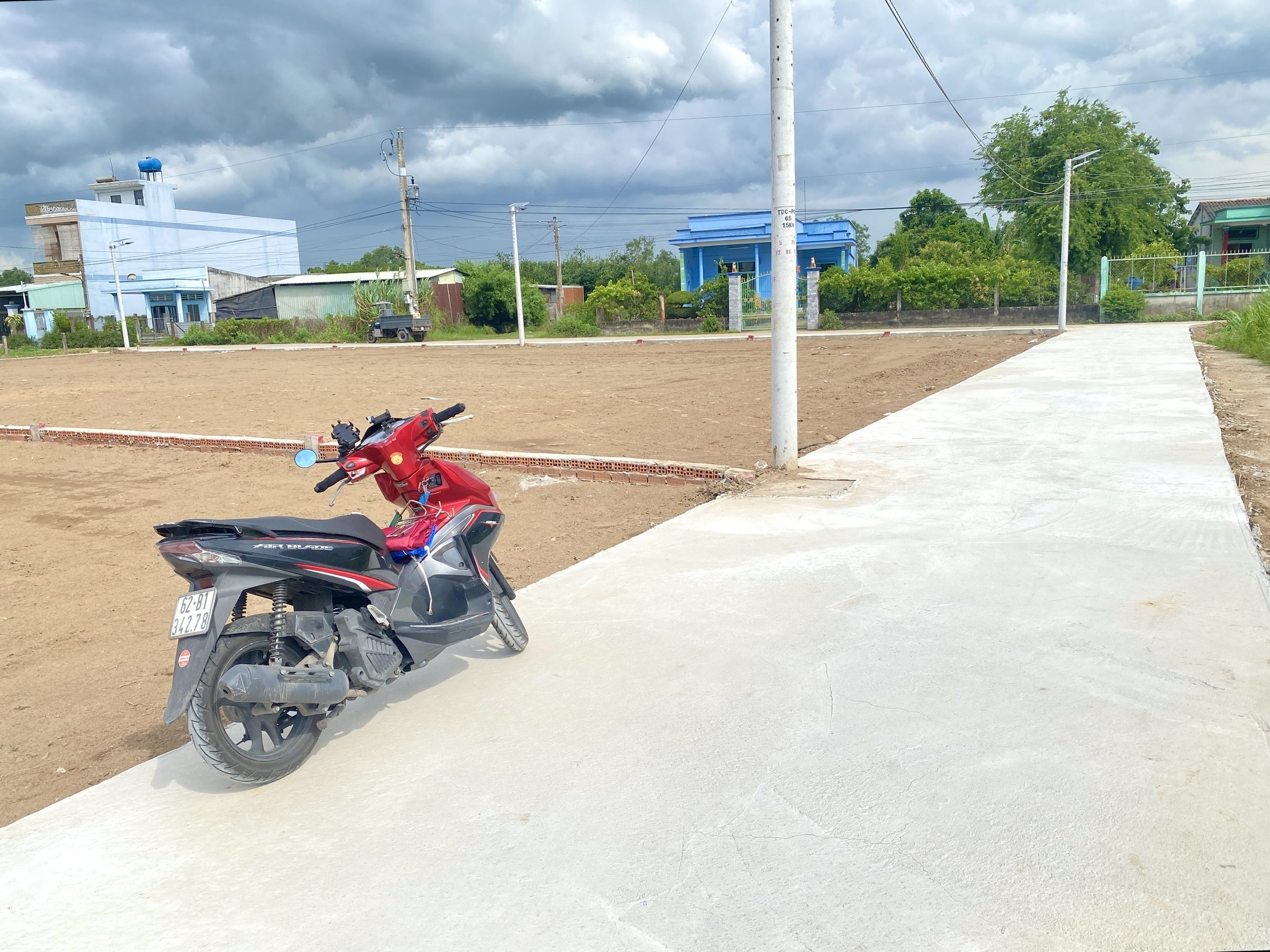 Bán 102m2 đất Thổ, oto tới đất, gần đường lộ 833B, xã Long Cang, Tây Ninh.