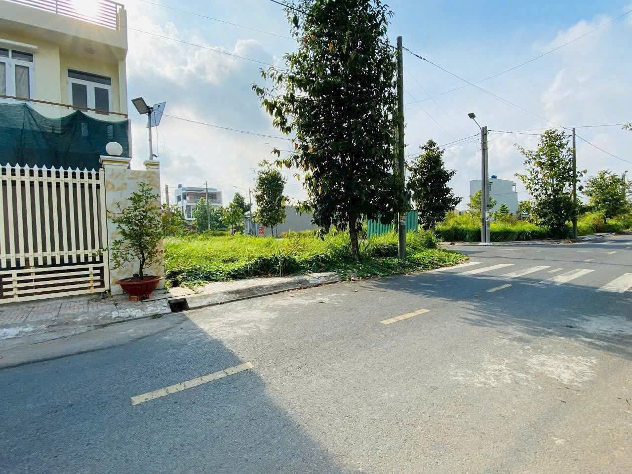 Lô góc 2MT 176,6m2 (10x18m), KDC Thuận Đạo, MBKD cf đẹp, Cần Đước, Long An