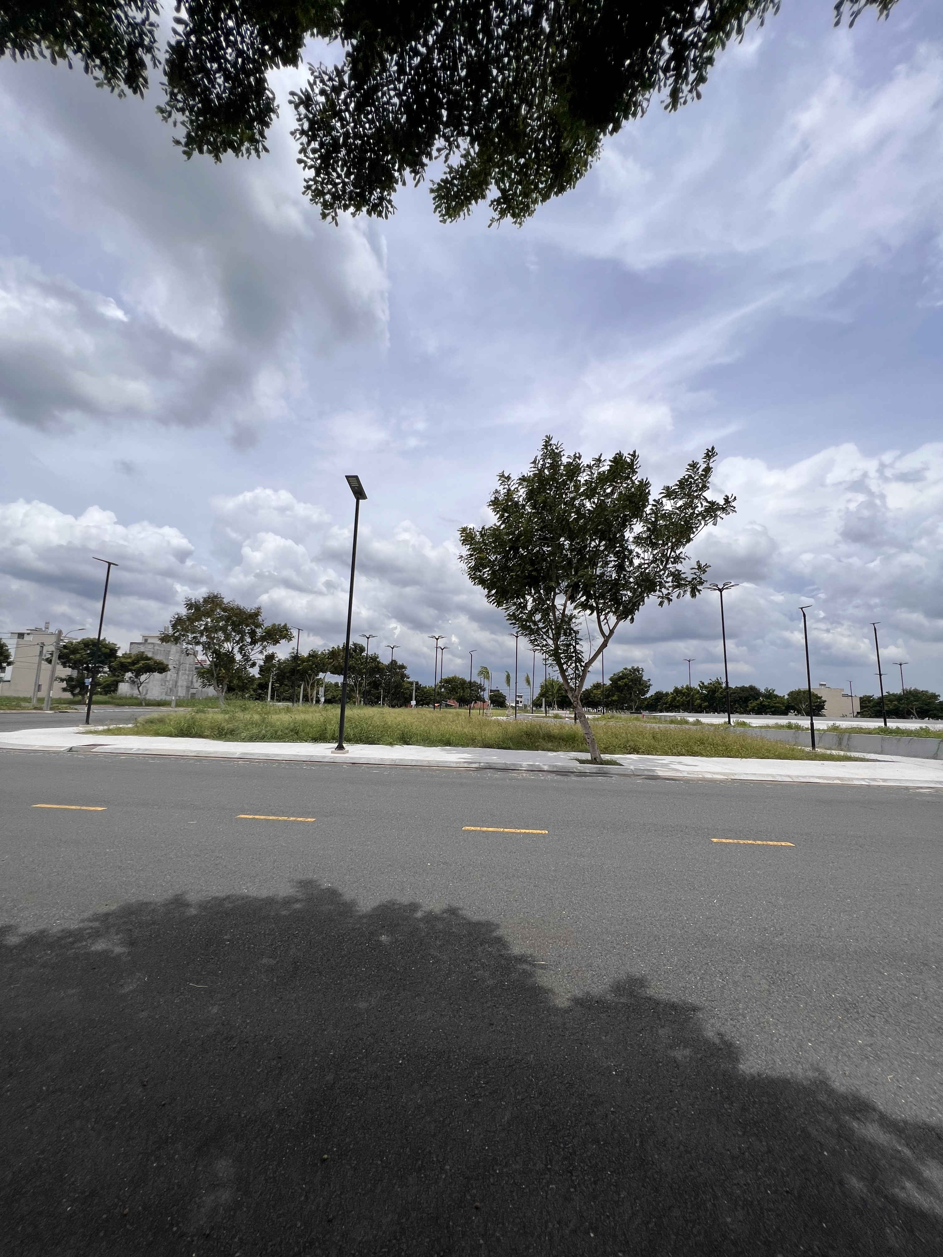 Lô đất dt: 5x16= 80m2, đường nhựa thông thoáng, khu Dc Sài gòn Village
- khu đang phát triển sầm uất, gần Đô thị T&T và dự án xanh Hai Thành, nên khu tuyệt vời
Khách thiện chi vui lòng liên hệ: trao đổi Chính chủ
0912424842 — 0912 42 48 42