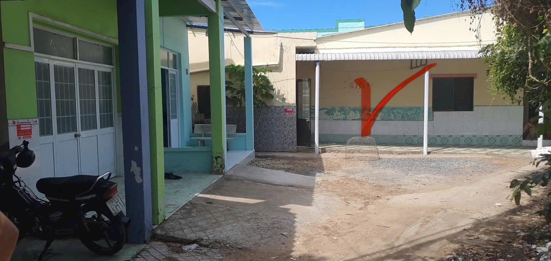 Bán nhanh nhà cấp 4 đang cho thuê, nhà căn ló có 2 đường vào nhà