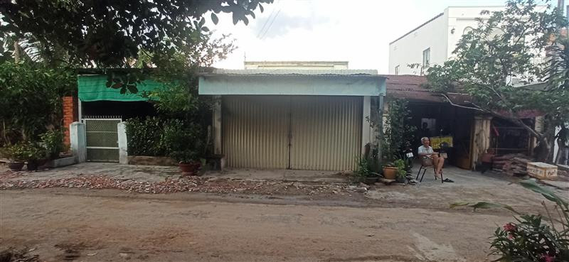 Bán 2 TS tại Hòa Thành, Tây Ninh và 1 TS tại Dương Minh Châu. Hàng ngộp bank