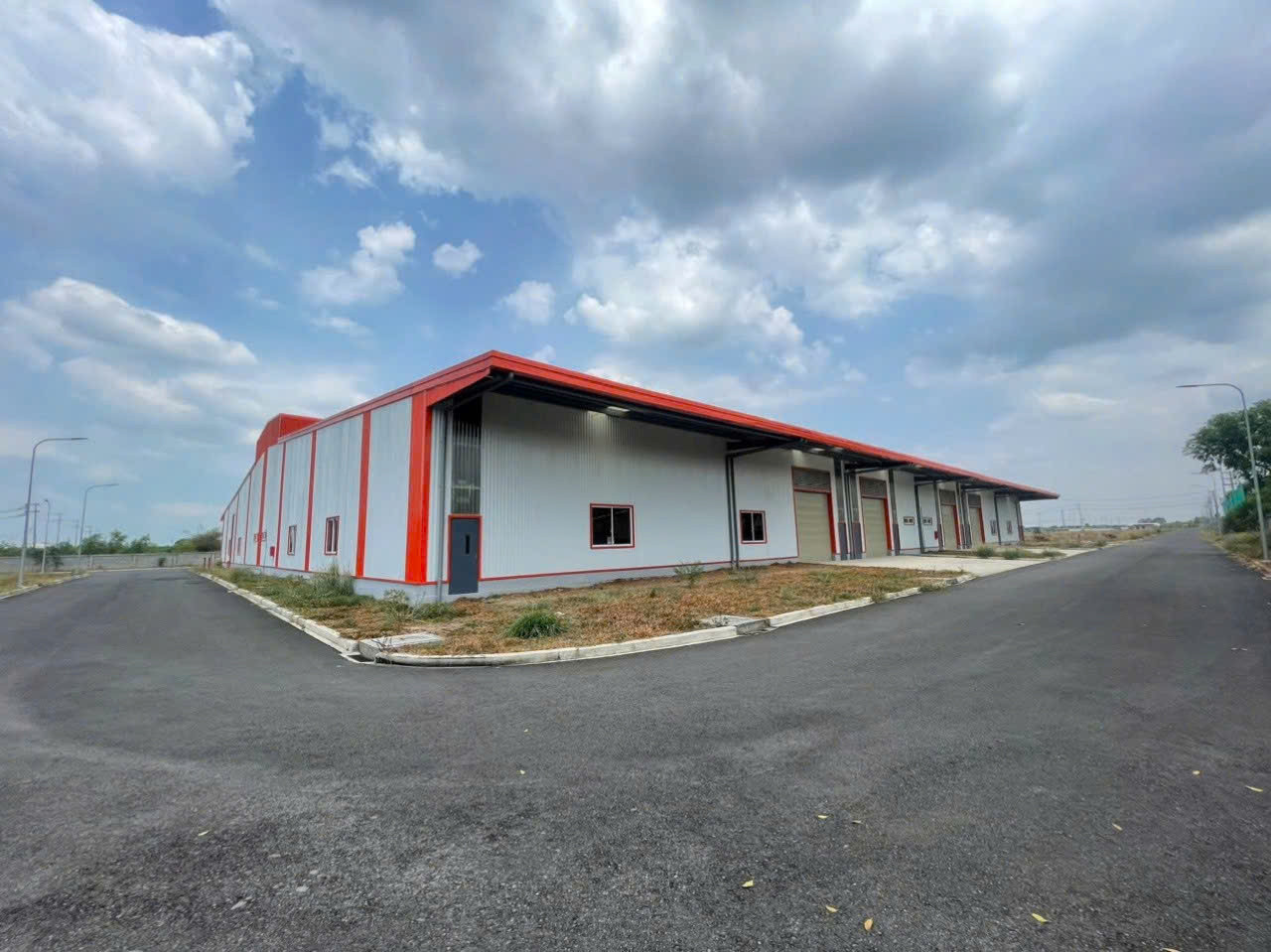Bán nhà xưởng góc 2 mặt tiền KCN Nhơn Trạch, Đồng Nai, 2.4ha, giá 90 tỷ.
