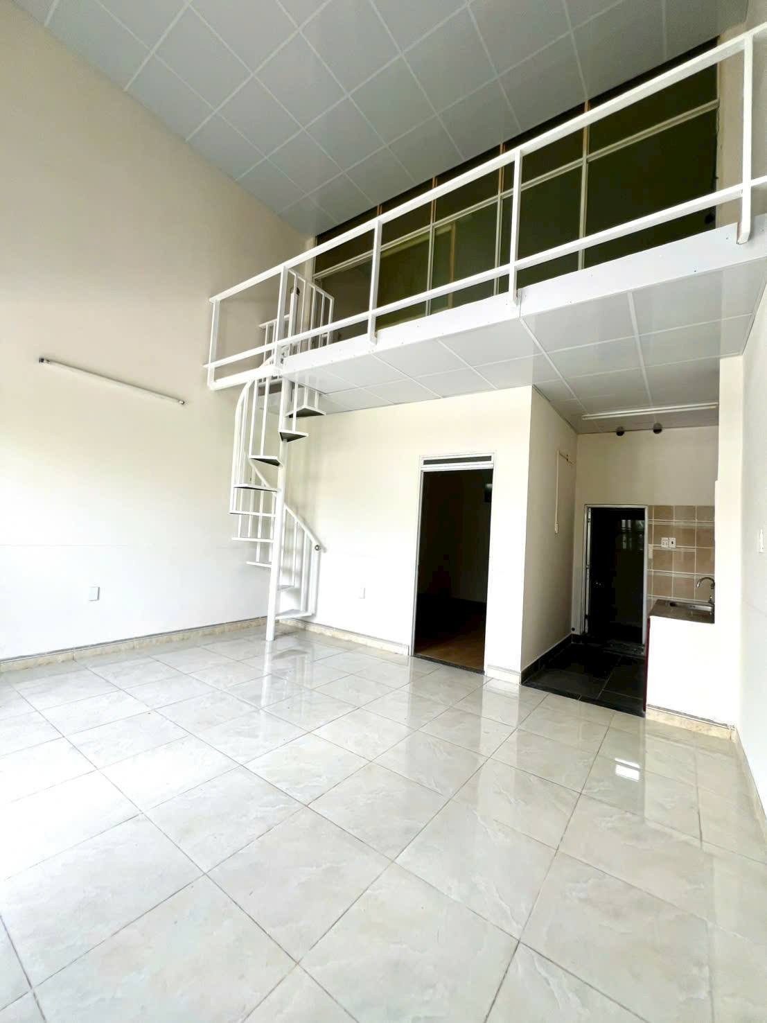 Nhà 2 phòng ngủ, giá 1,8 tỷ diện tích 5M*8M, đường 6M trước nhà, 306 Nguyễn Văn Tạo, ngay chợ Bà Chồi. Liên hệ 0919089456