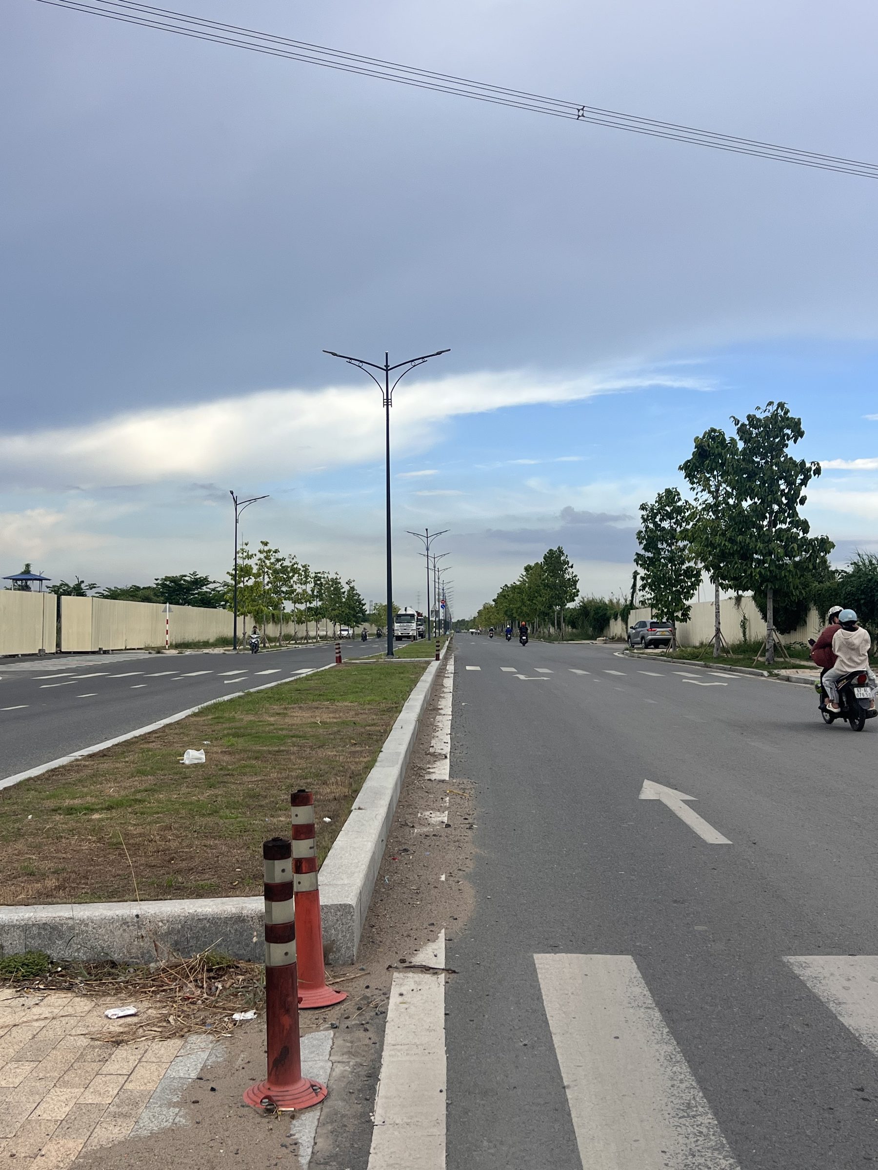 Đất bán long thới Nhà Bè, TpHCM
Dt: 26x106= 2739m2
Giá: 5 tỷ 680 
Lh: 0912 424842