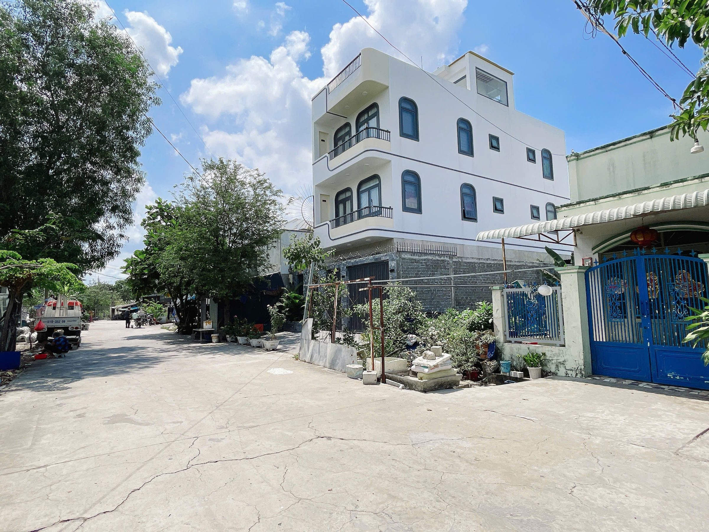 Bán đất 8x20m, đường Nguyễn Văn Tạo, đường 12m, giá 5.5 tỷ