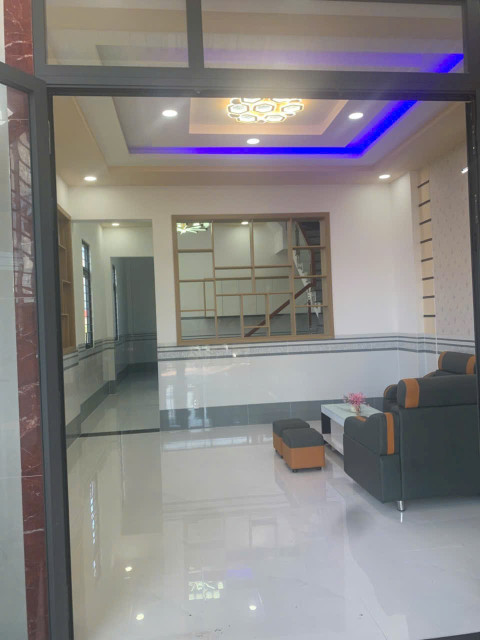 Chính chủ bán nhà lầu Long Thượng mặt tiền nhựa