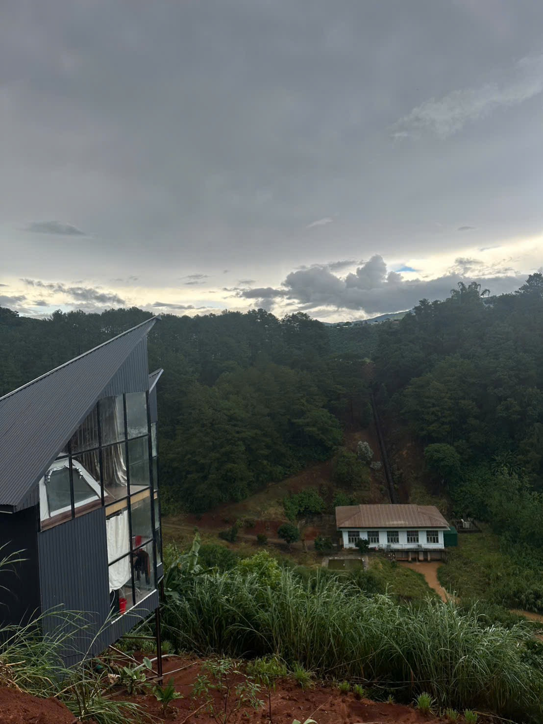 BÁN KHU HOMESTAY NGHỈ DƯỠNG - BÁM SUỐI ĐÁ - TRỰC DIỆN RỪNG THÔNG