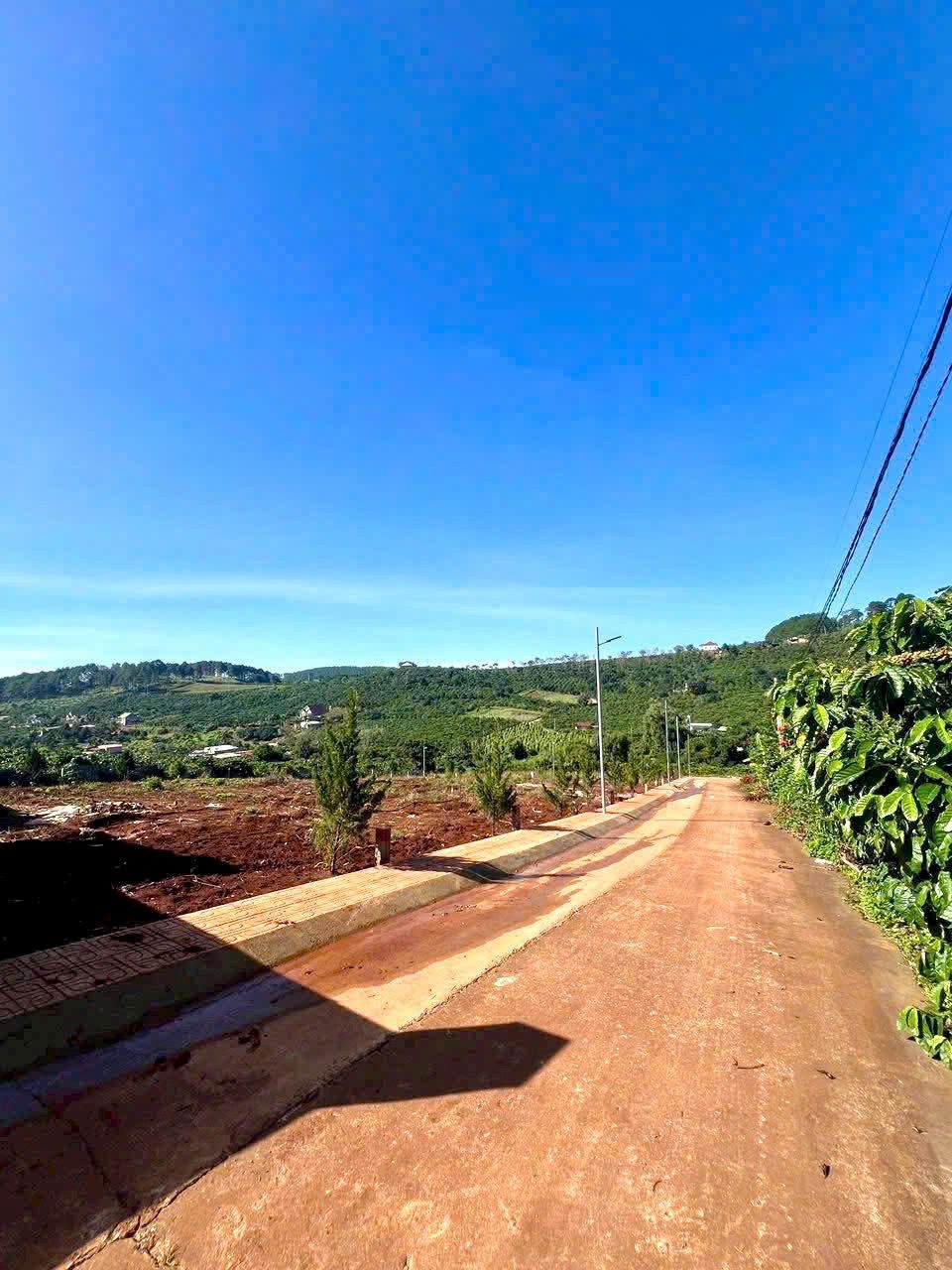 Đất 367m². Thổ cư 163m². Giá 1.12 tỷ. Ở Xã Mê Linh chỉ 3km tới phường Cam Ly Đà Lạt. View đồi Thông