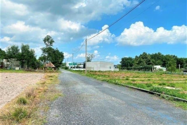 0909 044 186 .Bán đất 220m² có sẵn 100m² thổ cư ngang 5m giá 385 triệu gần chợ, kcn dân cư đông
