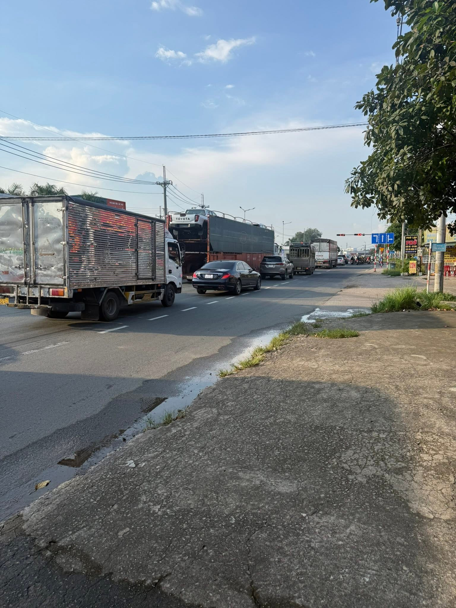 👉 Kiếm đâu ra lô đất thành phố giá nông thôn???

"Khu vực này giờ k có lô nào dưới 6xx đẹp như vậy nữa"