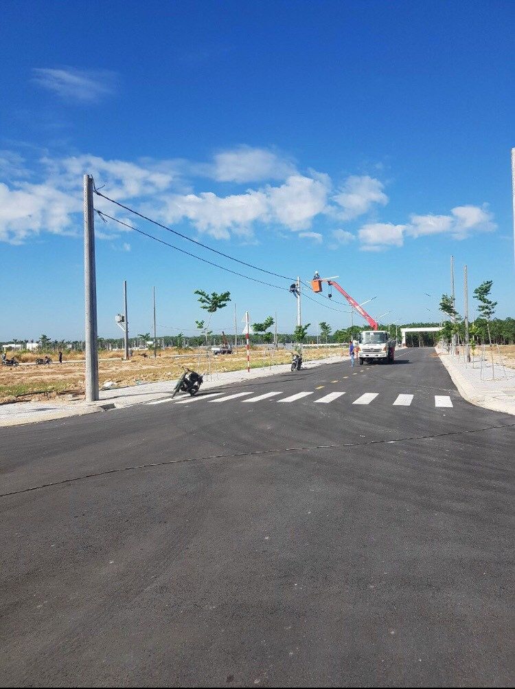 duy nhất 01 lô giá ngộp ngay chợ Minh Lâp- ql 14 giá 2 ty100 sổ sẵn