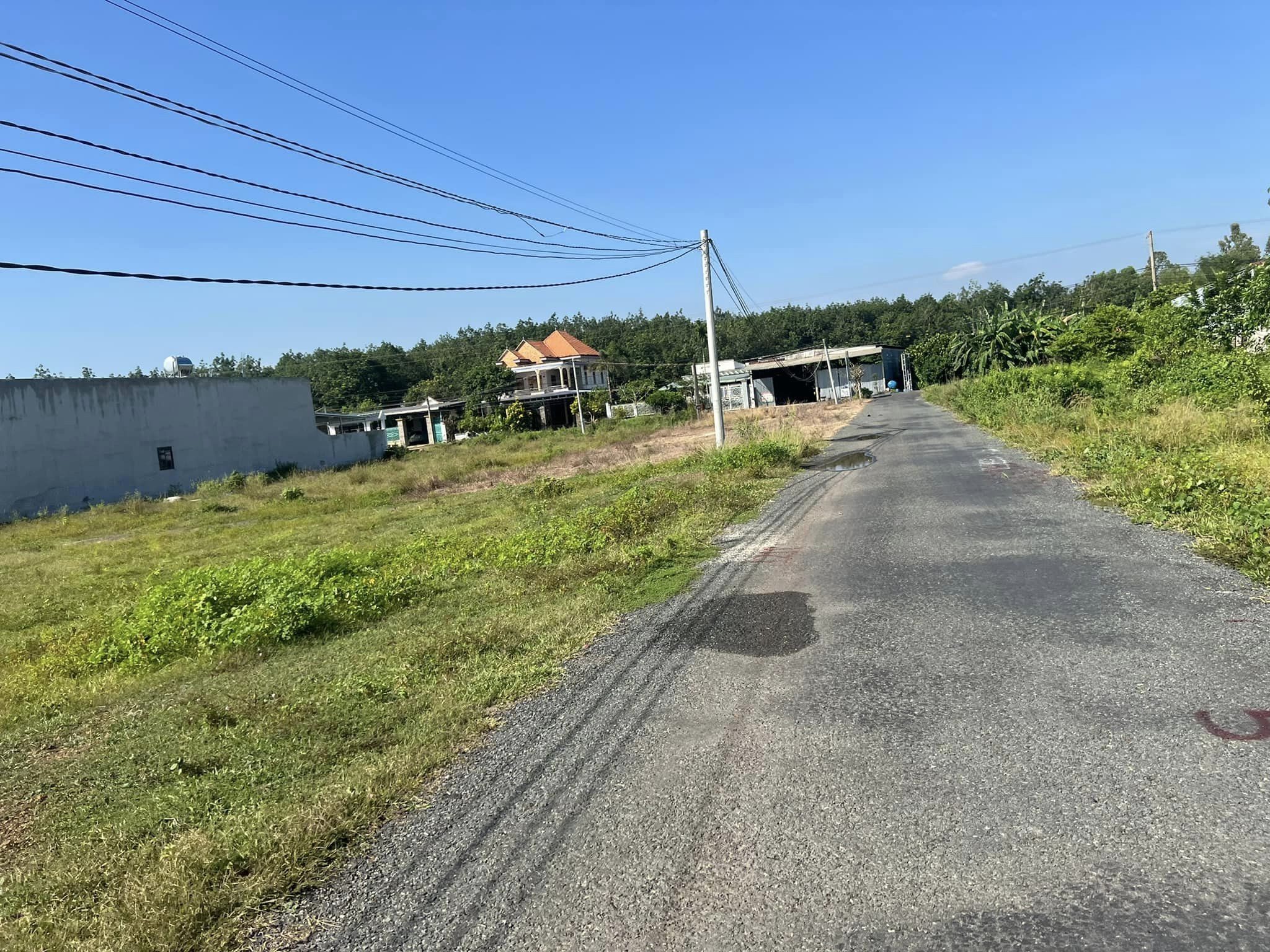 BÁN GẤP 4200M2 ĐẤT MT THÔNG NGAY KCN, CHỢ DÂN CƯ ĐÔNG, SHR GIÁ RẺ 180TR
