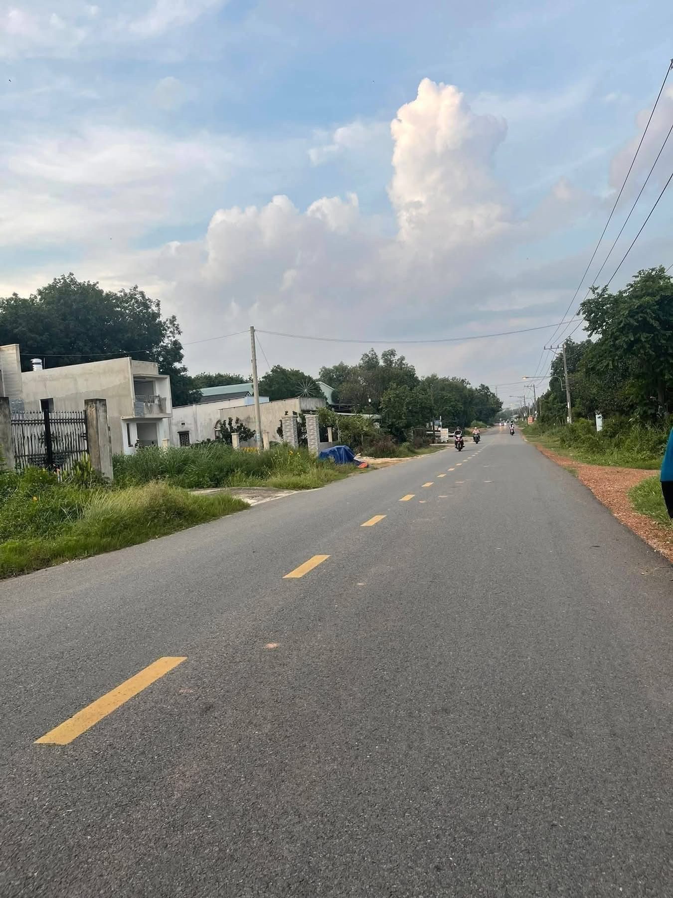 Đang dư nợ 4 Tỷ ra nhanh 3 lô liền kề 270m2 nhựa to gần ngay THCS minh thạnh