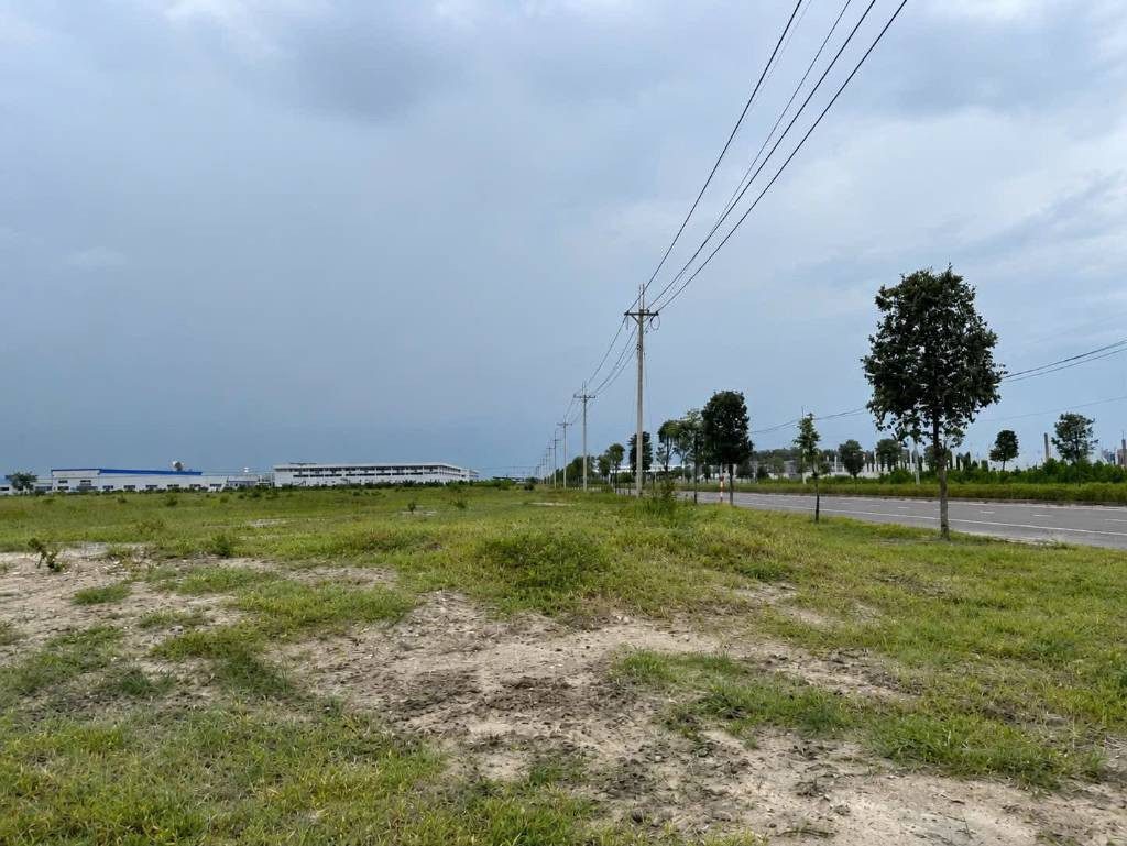 CHỦ NGỘP CẦN BÁN LÔ ĐẤT 300M2 GẦN KCN BECAMEX CÓ SỔ SẴN.