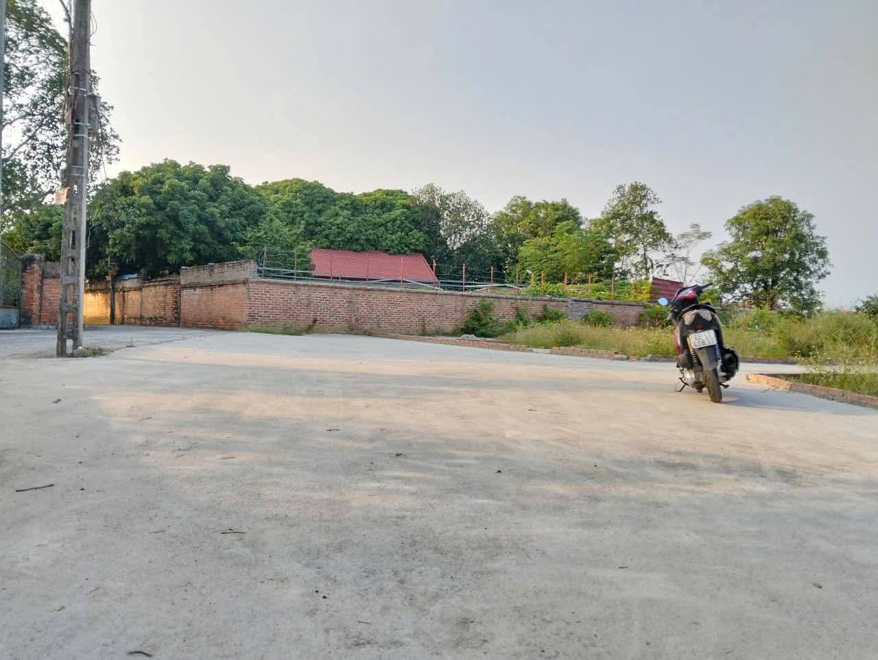 💥 CẦN BÁN LÔ ĐẤT 60m² FULL THỔ CƯ – VỤ BẢN, KIM ANH, HÀ NỘI 💥
📏 Diện tích: 60m² – Sổ đỏ chính chủ – Giao dịch ngay
📐 Mặt tiền: 4.18m – Nở hậu: 4.3m – Vuông vắn, chuẩn phong thủy
🚗 Ô tô vào tận đất