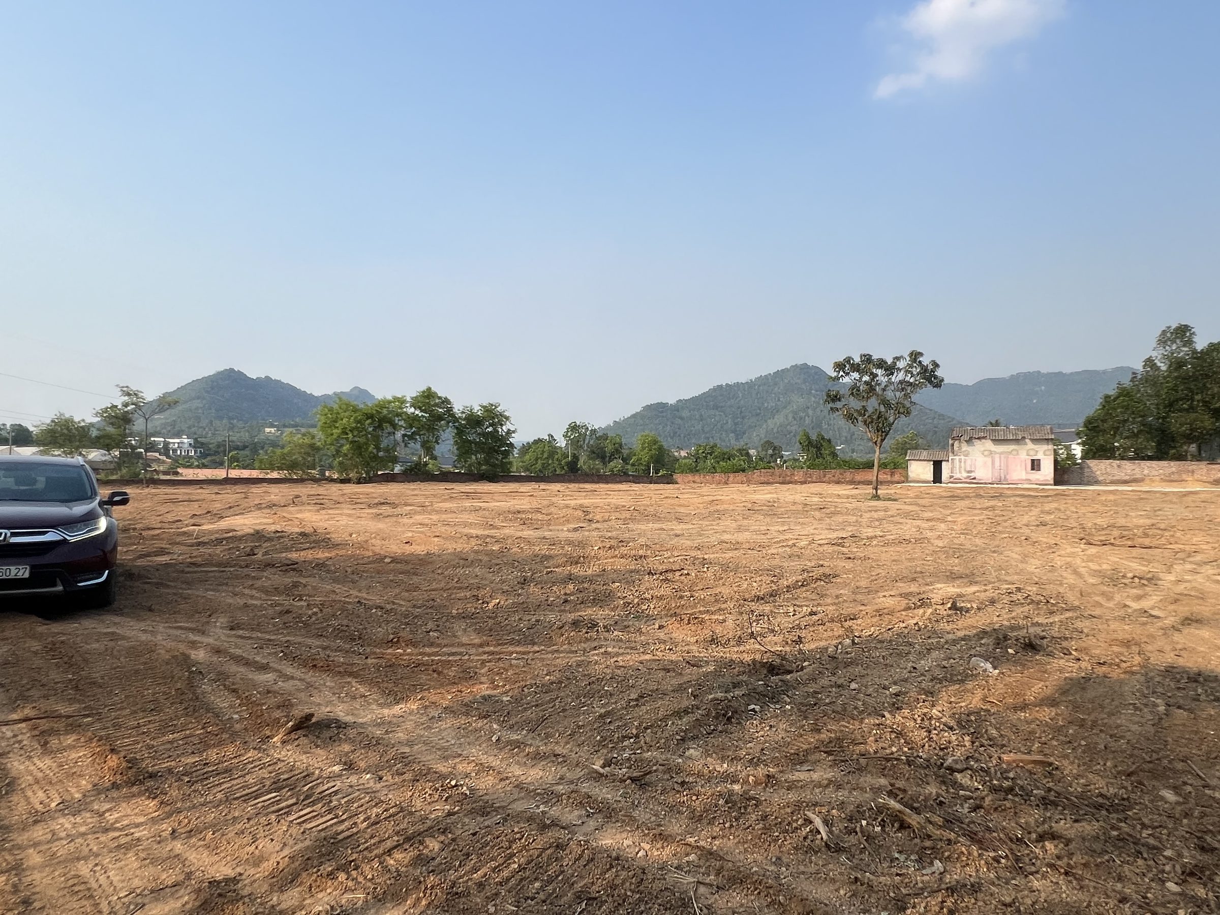 Mảnh đất sổ đỏ thổ cư 3.250m viu núi Đồng Đò chính chủ nhà em bán ( không chính chủ phạt 1tỷ)
Gia đình rất thiện chí bán, giá bán gặp trực tiếp thương lượng. Trân trọng mời quý anh chị lên xem đất