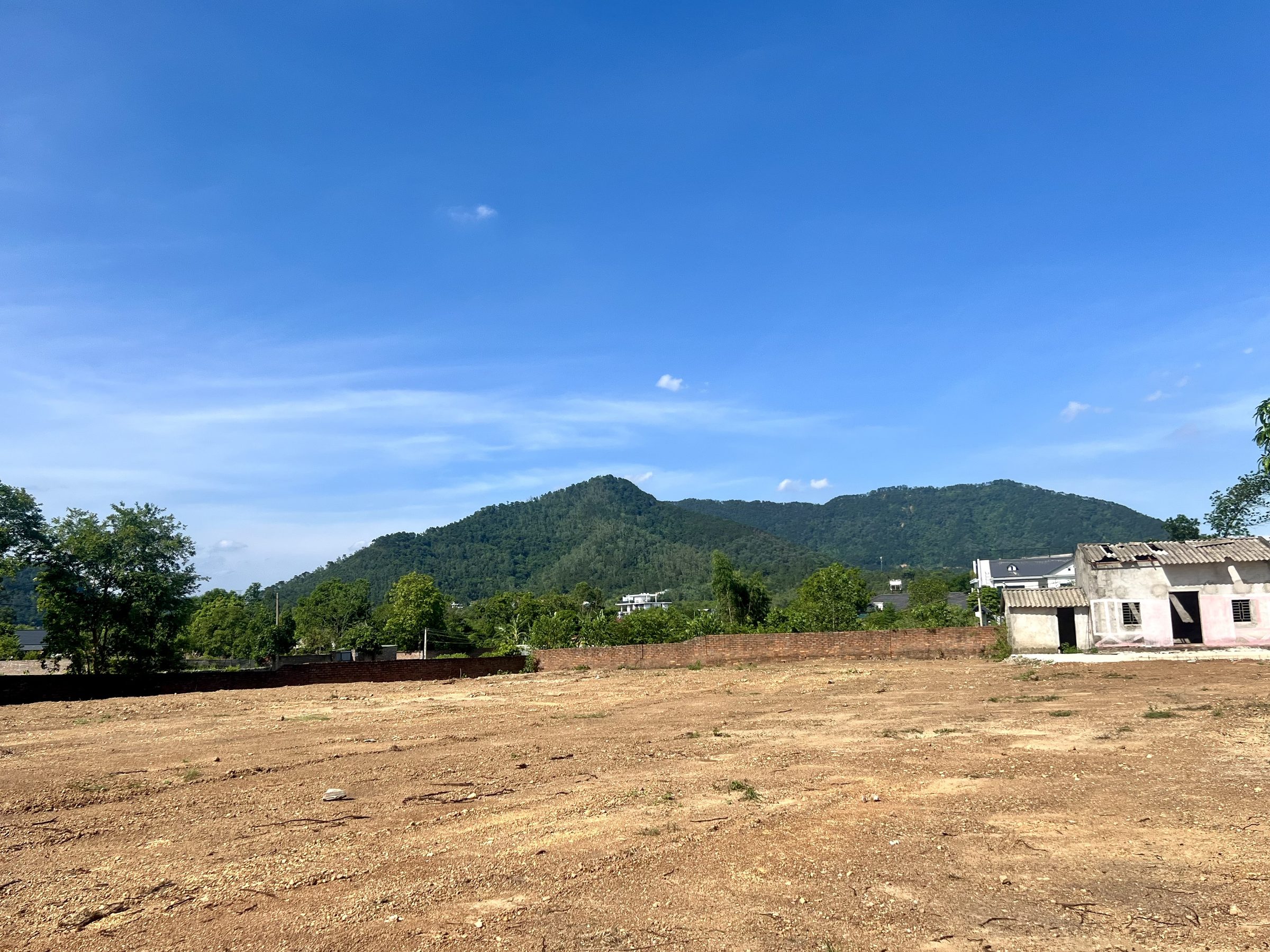 Mảnh đất sổ đỏ thổ cư 3.250m viu núi Đồng Đò chính chủ nhà em bán ( không chính chủ phạt 1tỷ)
Gia đình rất thiện chí bán, giá bán gặp trực tiếp thương lượng. Trân trọng mời quý anh chị lên xem đất