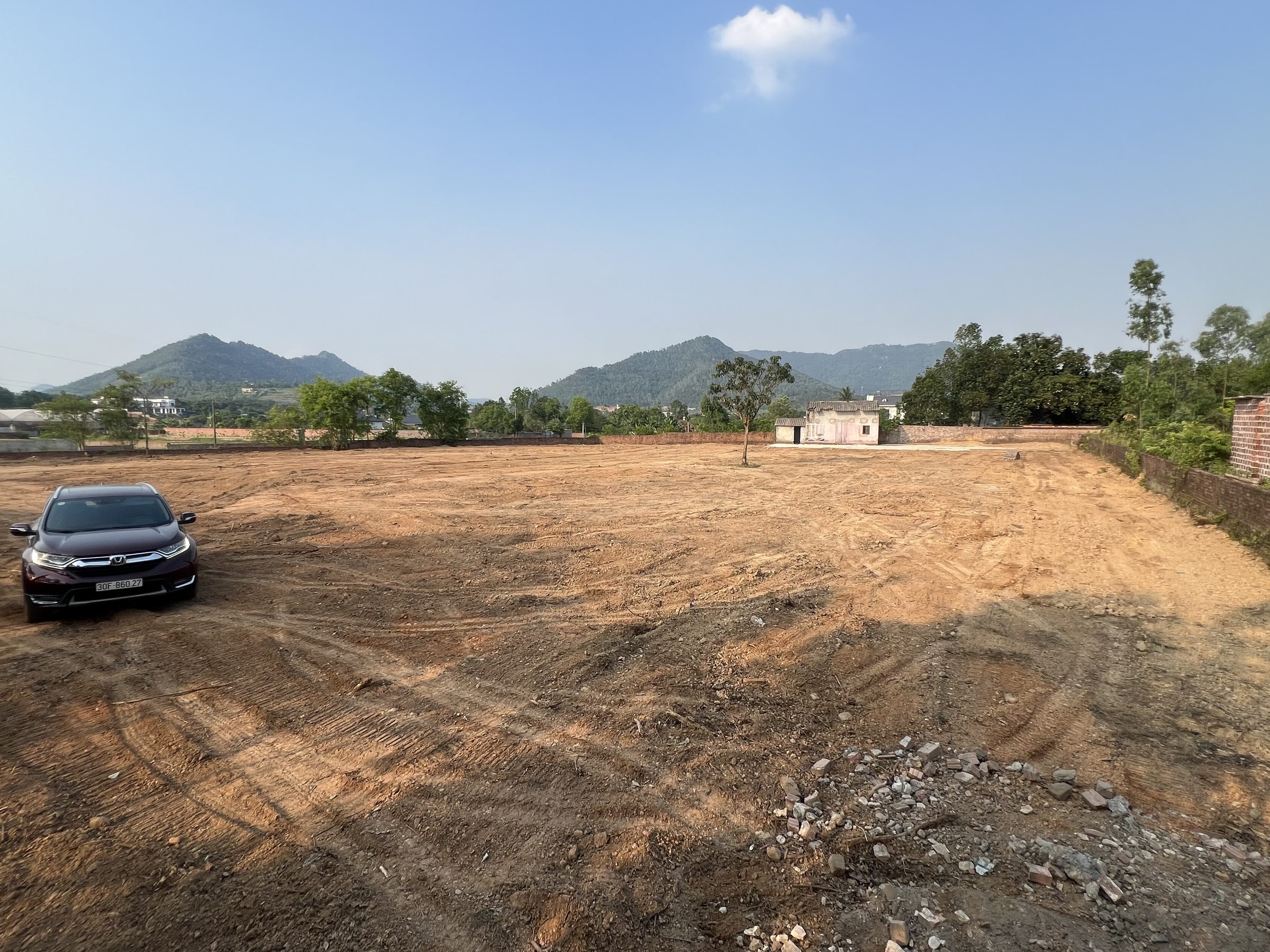 Mảnh đất sổ đỏ thổ cư 3.250m viu núi Đồng Đò chính chủ nhà em bán ( không chính chủ phạt 1tỷ)
Gia đình rất thiện chí bán, giá bán gặp trực tiếp thương lượng. Trân trọng mời quý anh chị lên xem đất