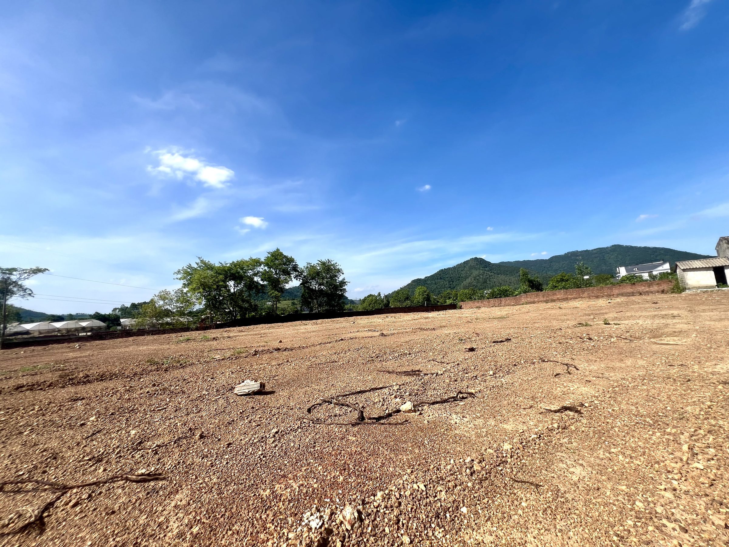 Mảnh đất sổ đỏ thổ cư 3.250m viu núi Đồng Đò chính chủ nhà em bán ( không chính chủ phạt 1tỷ)
Gia đình rất thiện chí bán, giá bán gặp trực tiếp thương lượng. Trân trọng mời quý anh chị lên xem đất