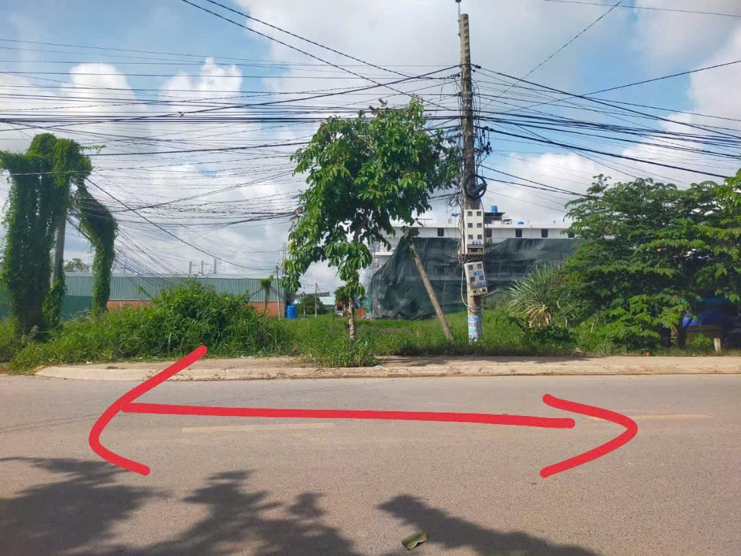 Bán Đất góc 2 mt Nhựa Gò Hưu Mỹ Hạnh Nam 
- DT: 13x50
Giá 12ty
. Lô góc dễ kinh doanh mua bán .  
Đoan cuối giáp Kênh Tây