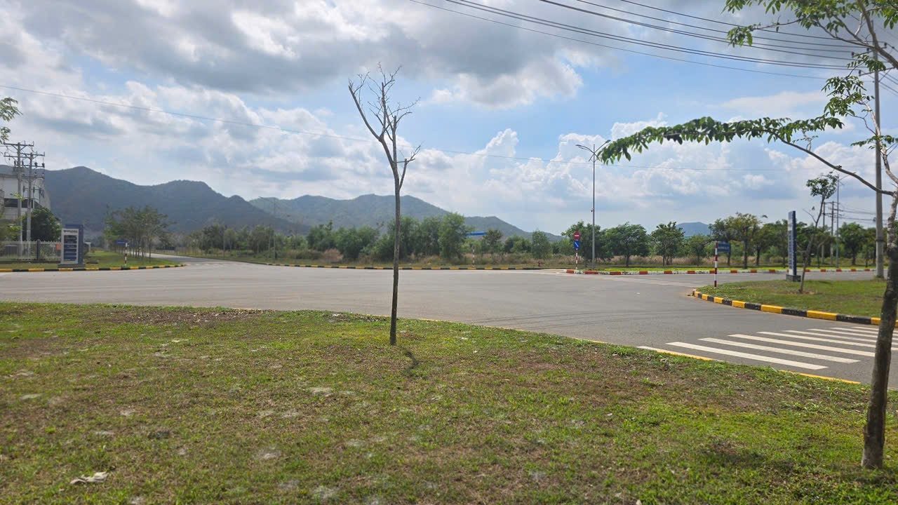 Bán đất 39950.0m² full thổ cư ngang 188.9m giá 130 tỷ tại Xã Nghĩa Thành