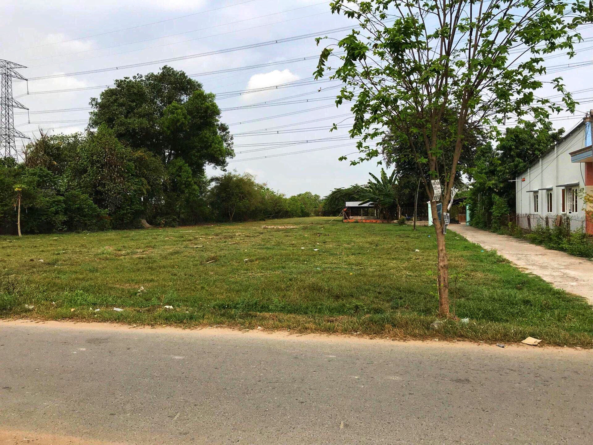 LÔ GÓC 1675m² SHR, ĐƯỜNG 18M, DÂN CƯ ĐÔNG, SÁT TRƯỜNG HỌC CHỢ, GIÁ 280TR SDT 0938889035