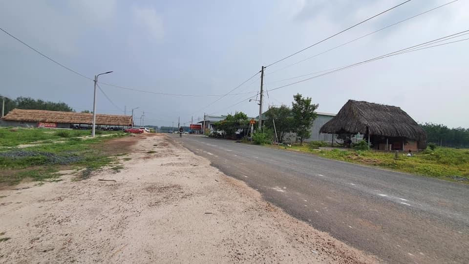 Kẹt tiền sang gấp 260m2 đất sát chợ, kcn tiện xây trọ giá 300tr