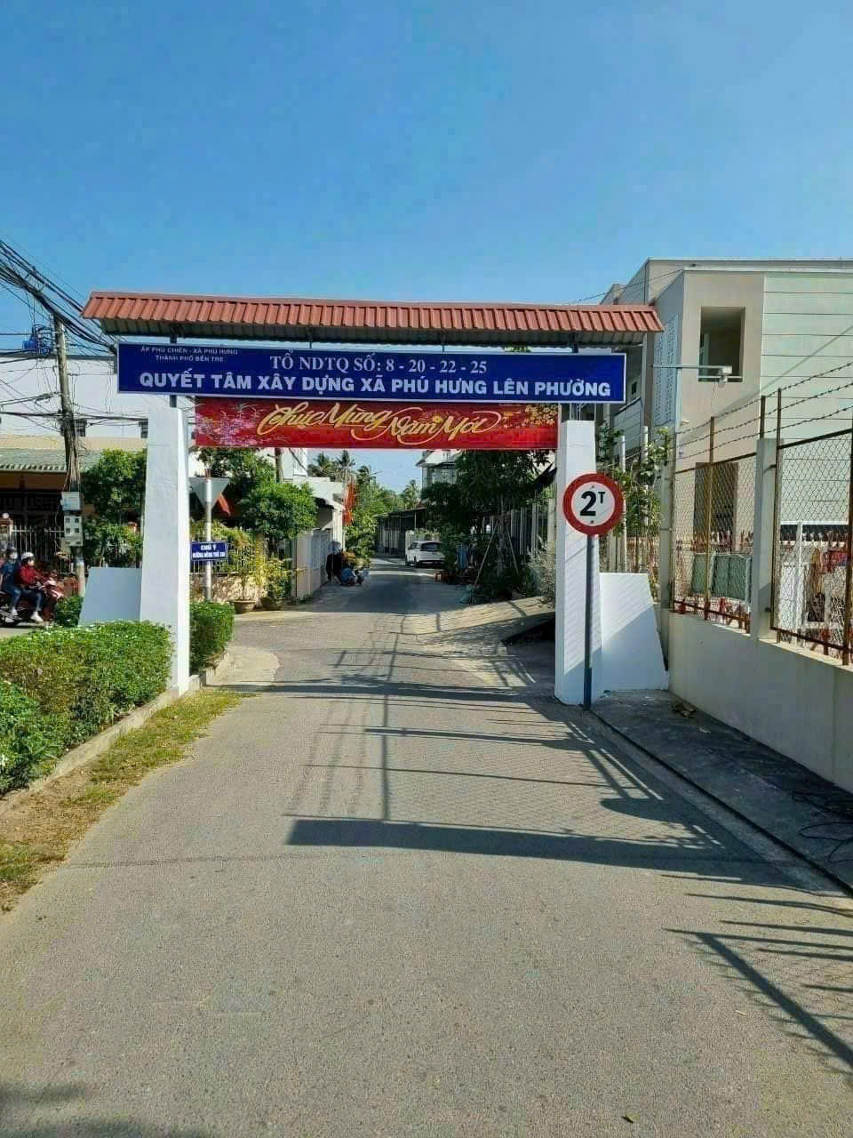 NHÀ VƯỜN MÁI NHẬT PHÚ HƯNG HẺM Ô TÔ ĐỐI DIỆN PHÒNG CSGT