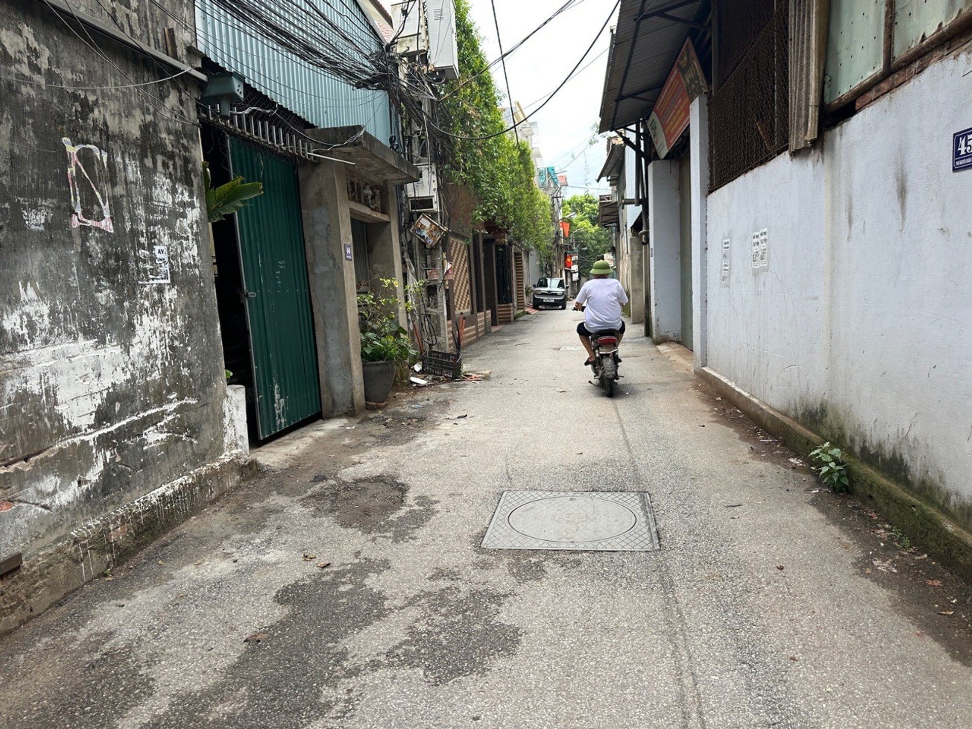 KIM THIỀU-ĐẤT ĐẸP SÁT KĐT BẢO LONG-SÁT VÁCH ĐÔNG ANH -ĐƯỜNG Ô TÔ TRÁNH GẦN TRƯỜNG HỌC CÁC CẤP , GÀN CÔNG VIÊN PHÙ KHÊ .GẦN CHỢ , TIỆN ÍCH BỦA VÂY